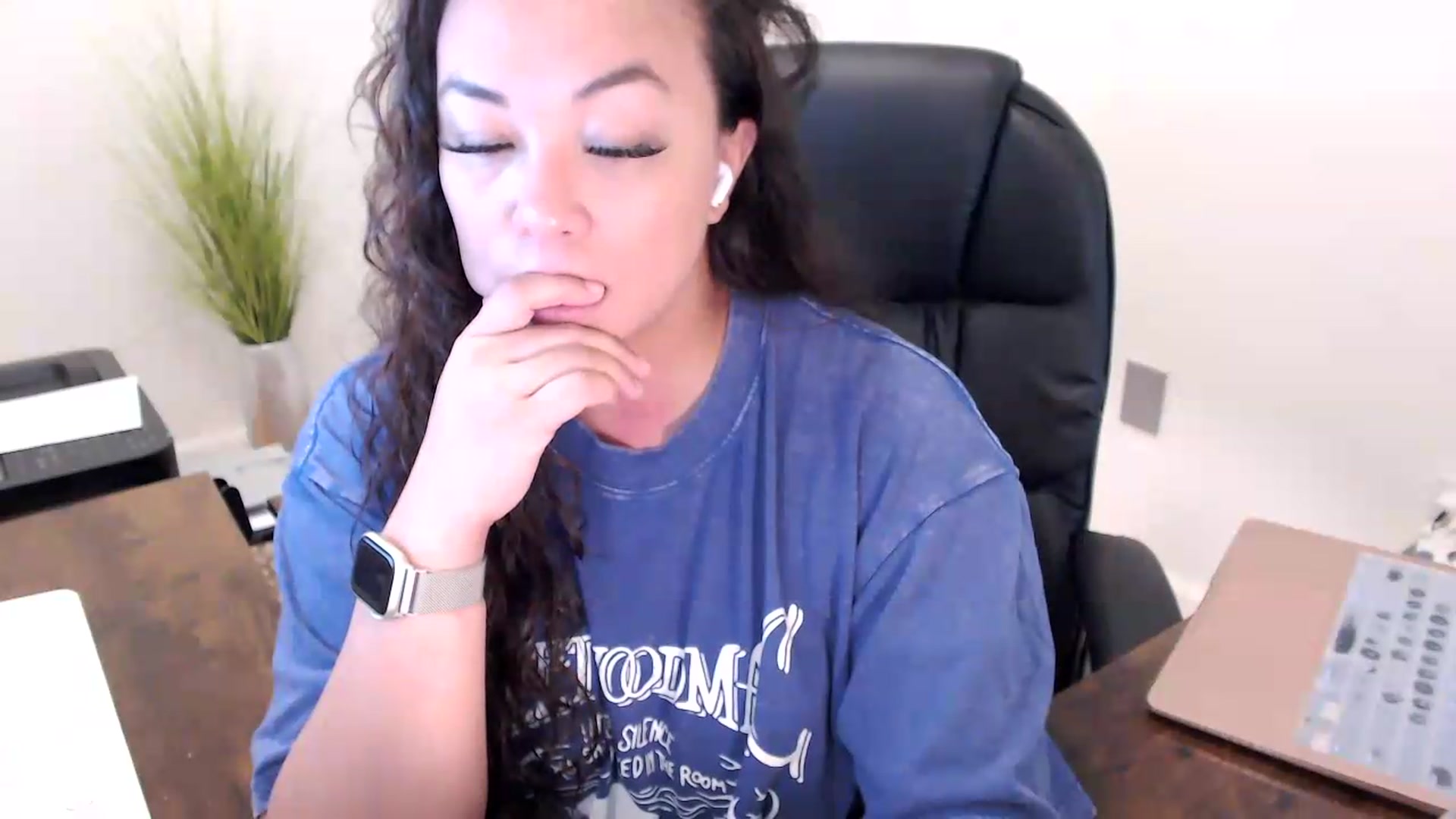 Gallery image thumbnail from MickaylaStar's myfreecams stream on, 06/16/2026, 16:46 image 7 of 20