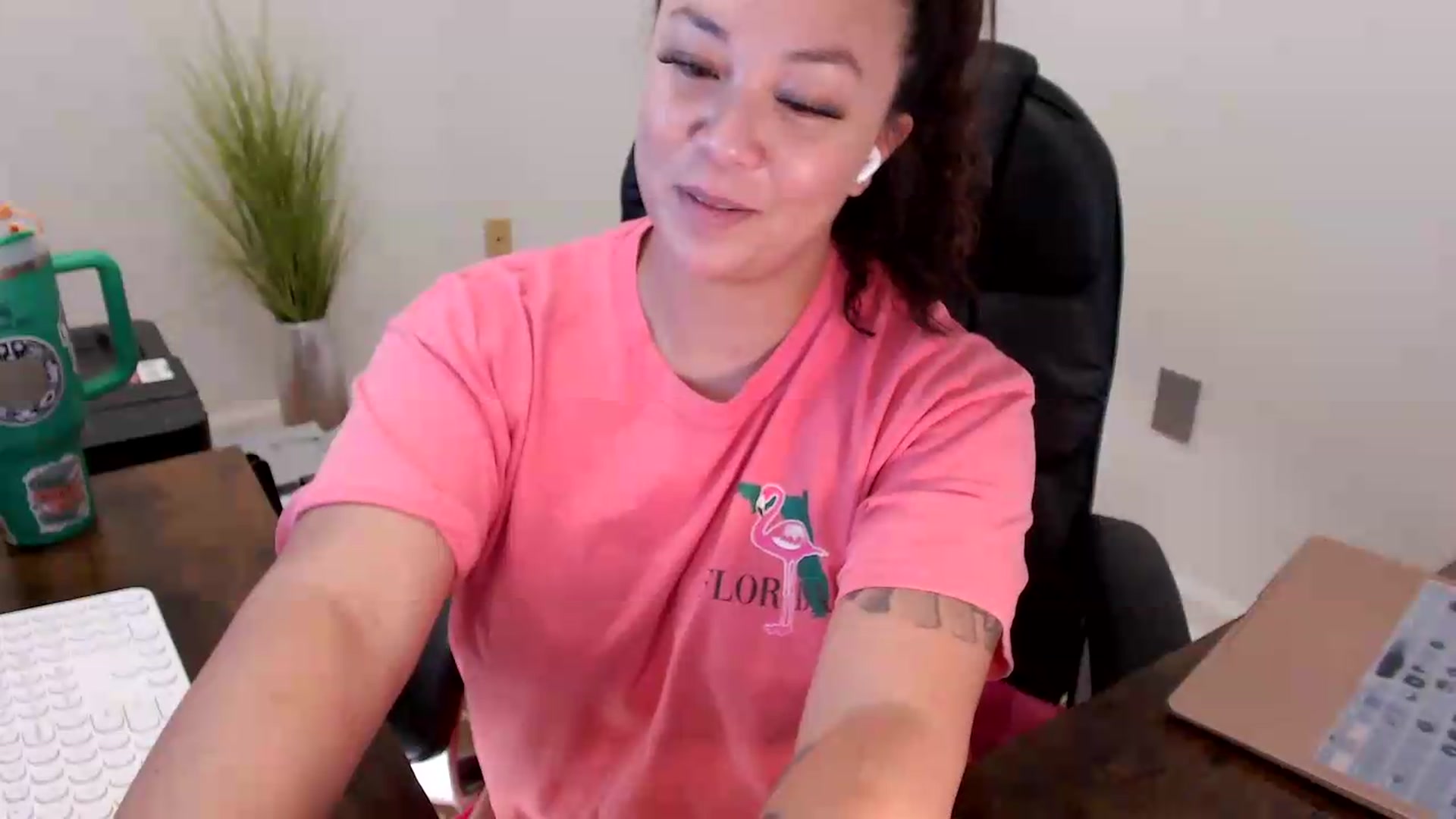 Gallery image thumbnail from MickaylaStar's myfreecams stream on, 06/18/2026, 18:11 image 13 of 20