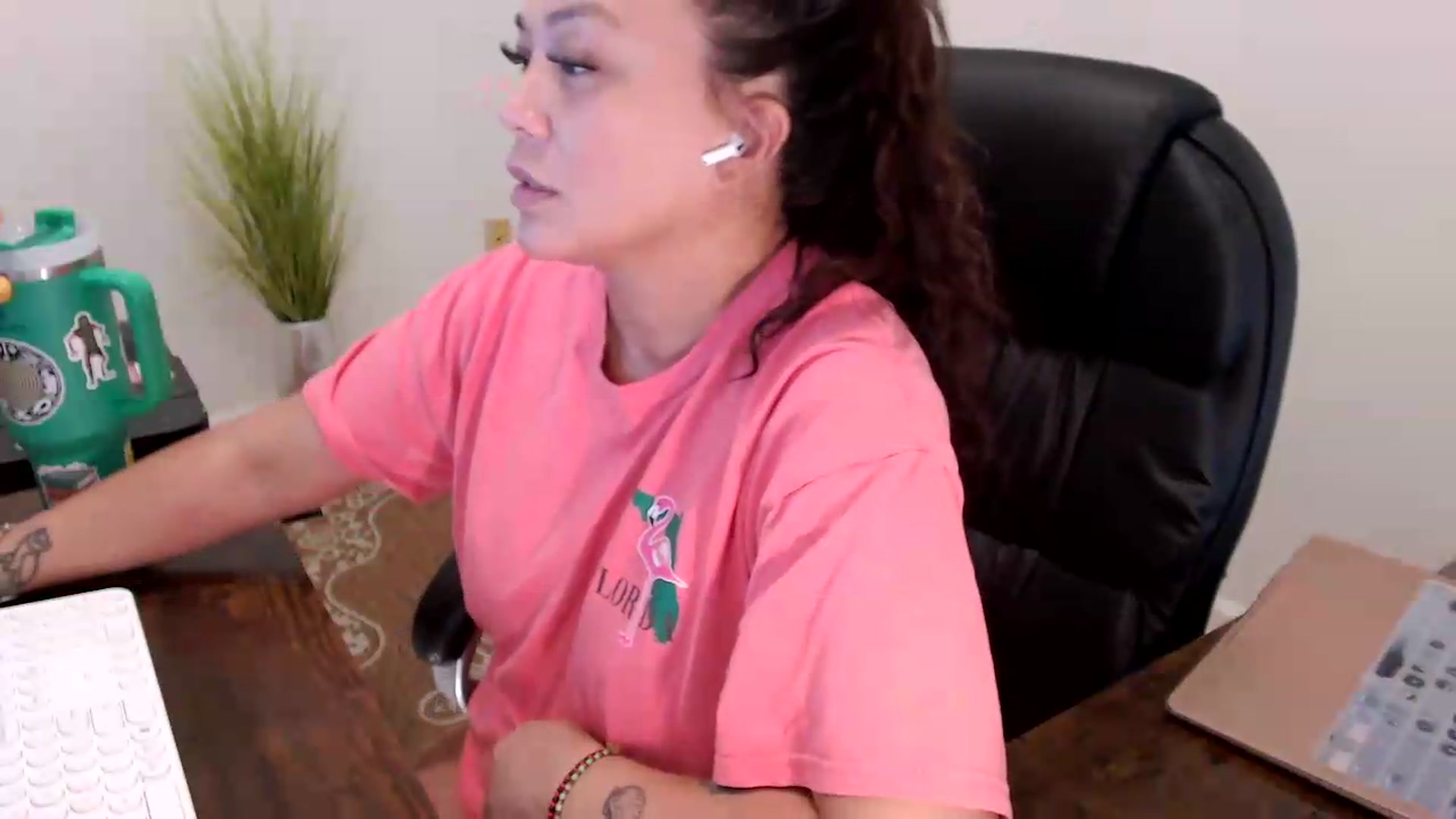 Gallery image thumbnail from MickaylaStar's myfreecams stream on, 06/18/2026, 18:11 image 4 of 20