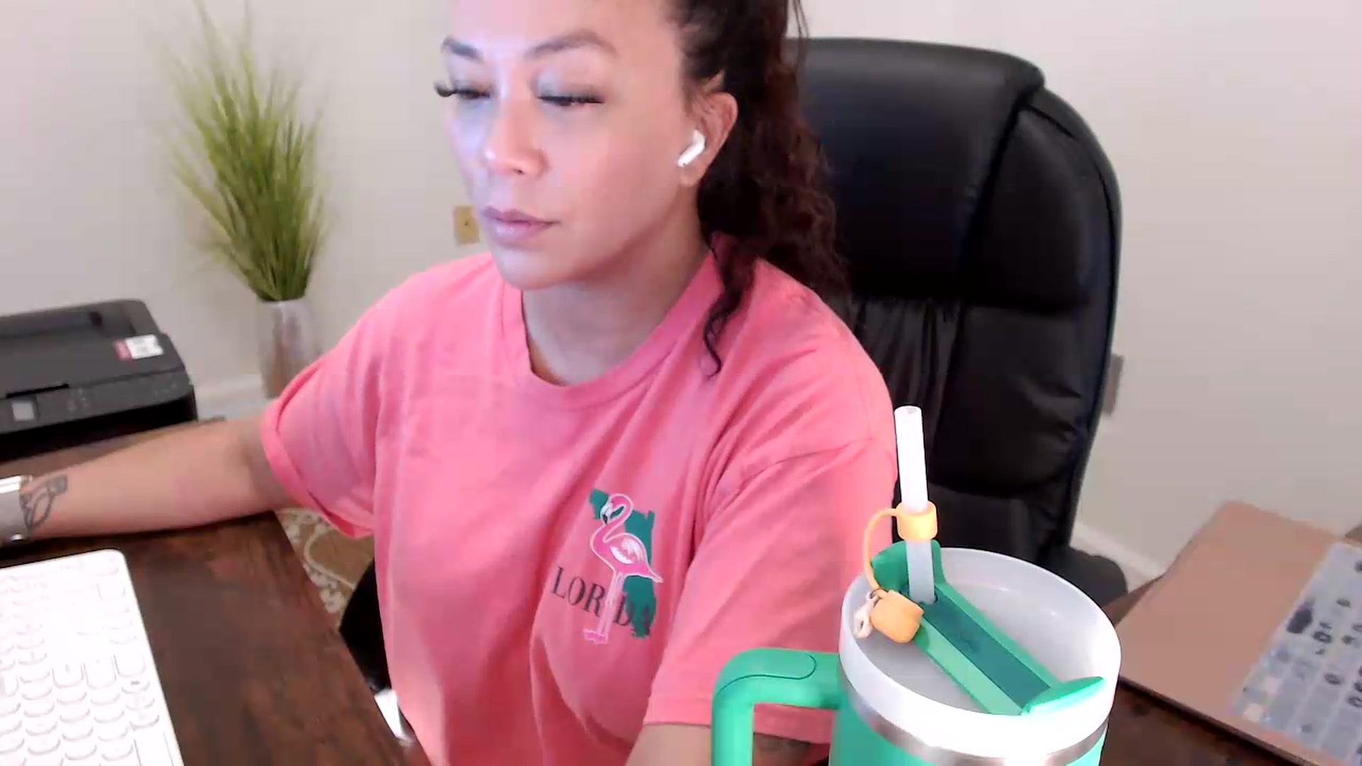 Gallery image thumbnail from MickaylaStar's myfreecams stream on, 06/18/2026, 18:11 image 6 of 20