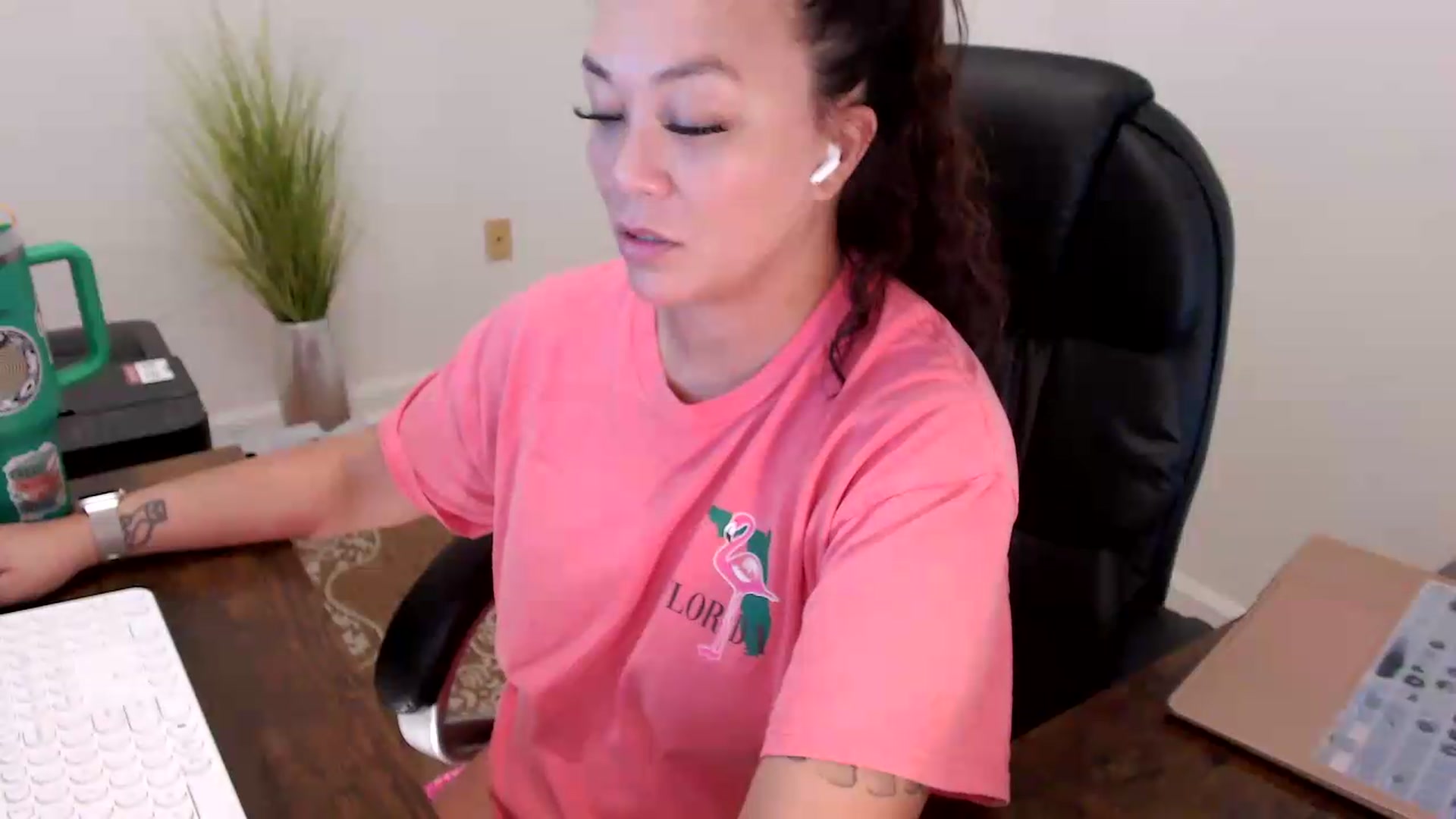 Gallery image thumbnail from MickaylaStar's myfreecams stream on, 06/18/2026, 18:11 image 11 of 20