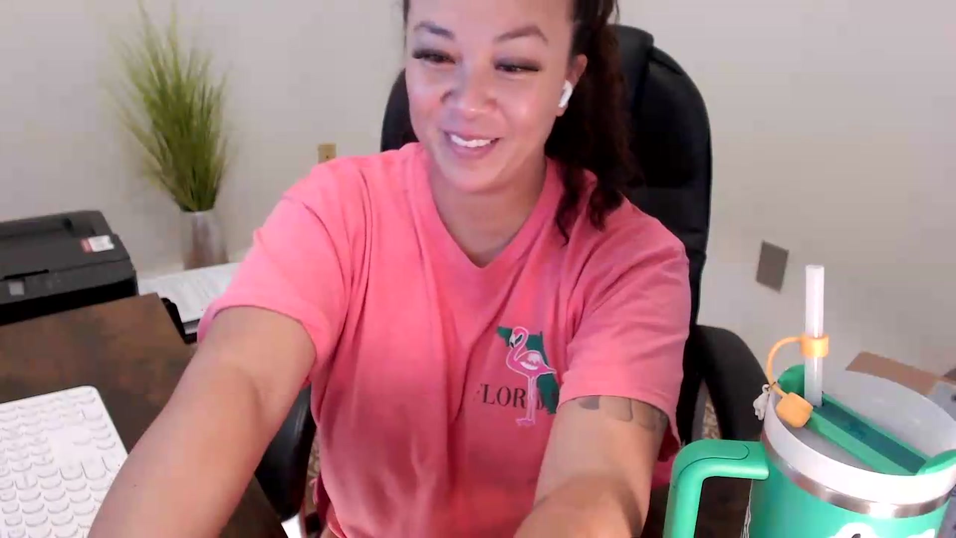 Gallery image thumbnail from MickaylaStar's myfreecams stream on, 06/18/2026, 18:11 image 17 of 20