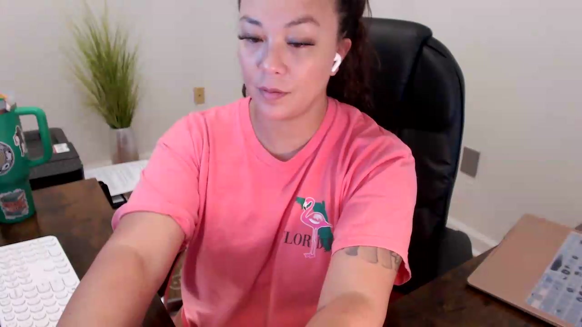 Gallery image thumbnail from MickaylaStar's myfreecams stream on, 06/18/2026, 18:39 image 12 of 20