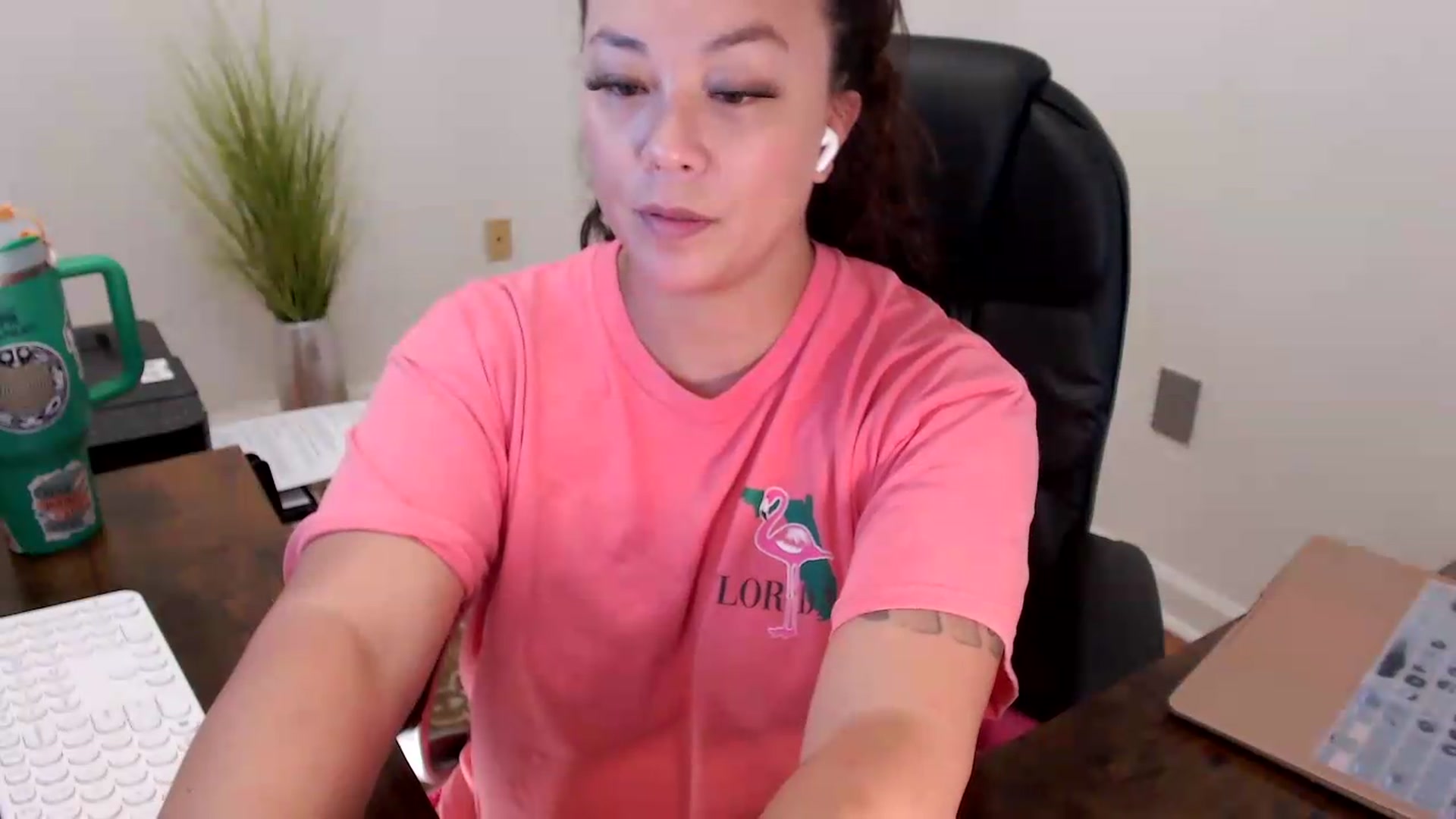 Gallery image thumbnail from MickaylaStar's myfreecams stream on, 06/18/2026, 18:39 image 8 of 20