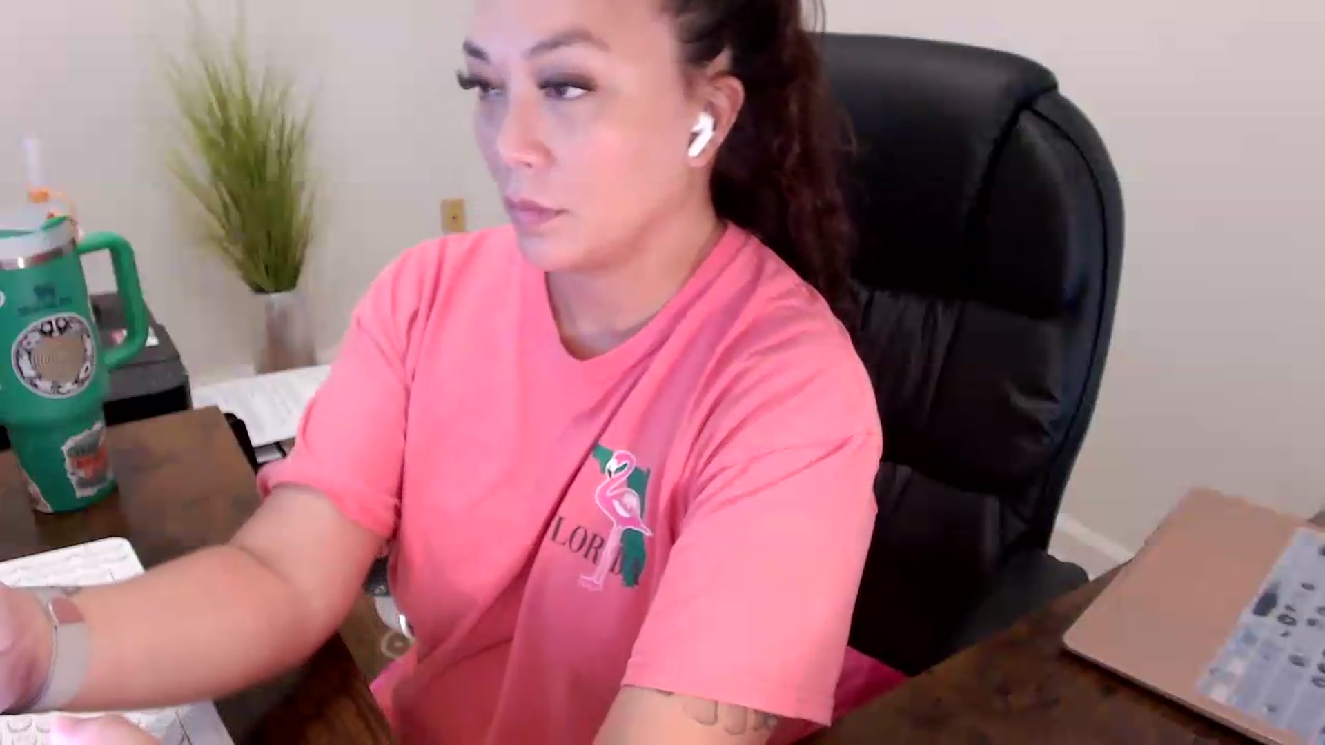 Gallery image thumbnail from MickaylaStar's myfreecams stream on, 06/18/2026, 18:39 image 4 of 20