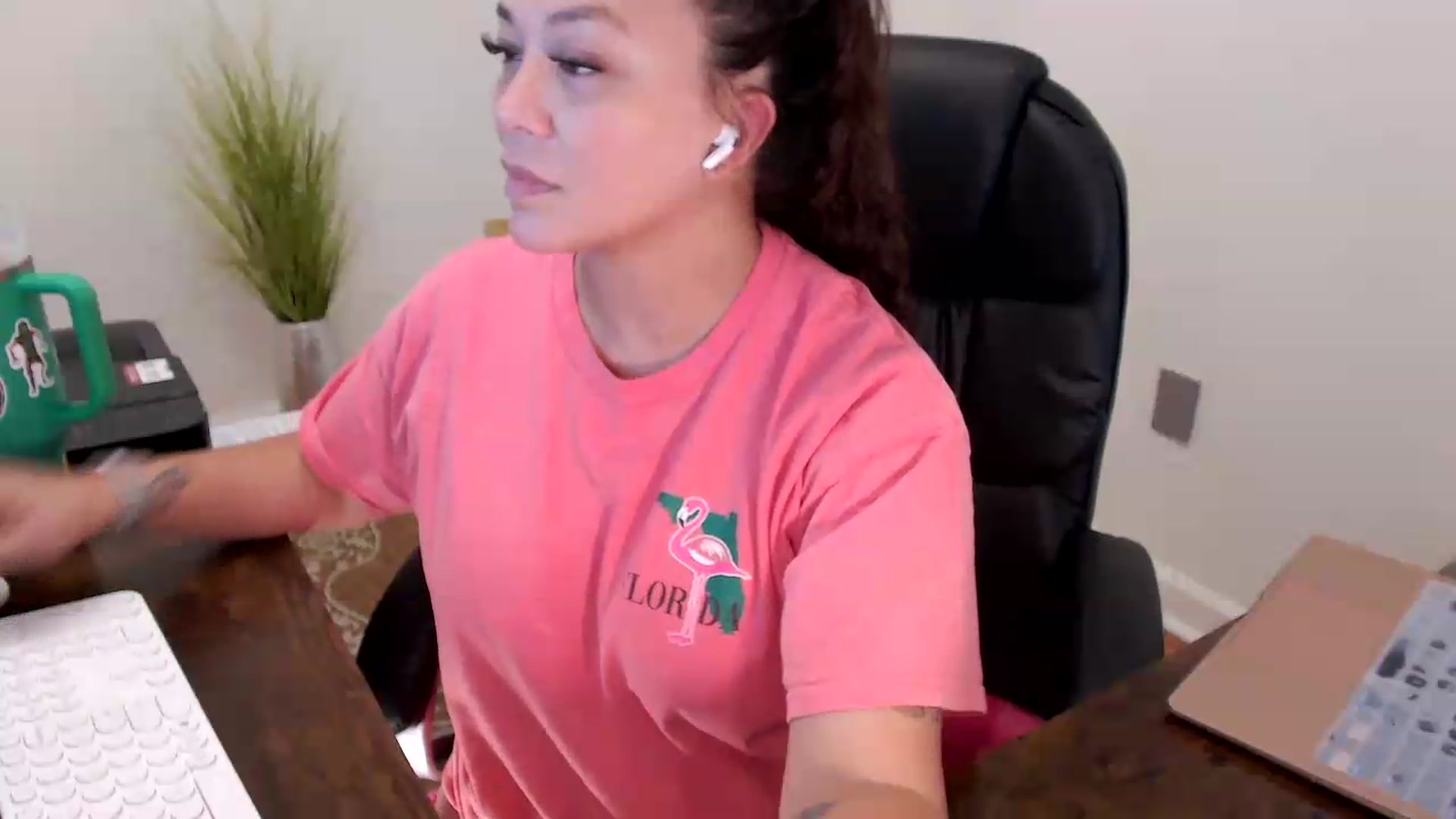 Gallery image thumbnail from MickaylaStar's myfreecams stream on, 06/18/2026, 18:39 image 20 of 20