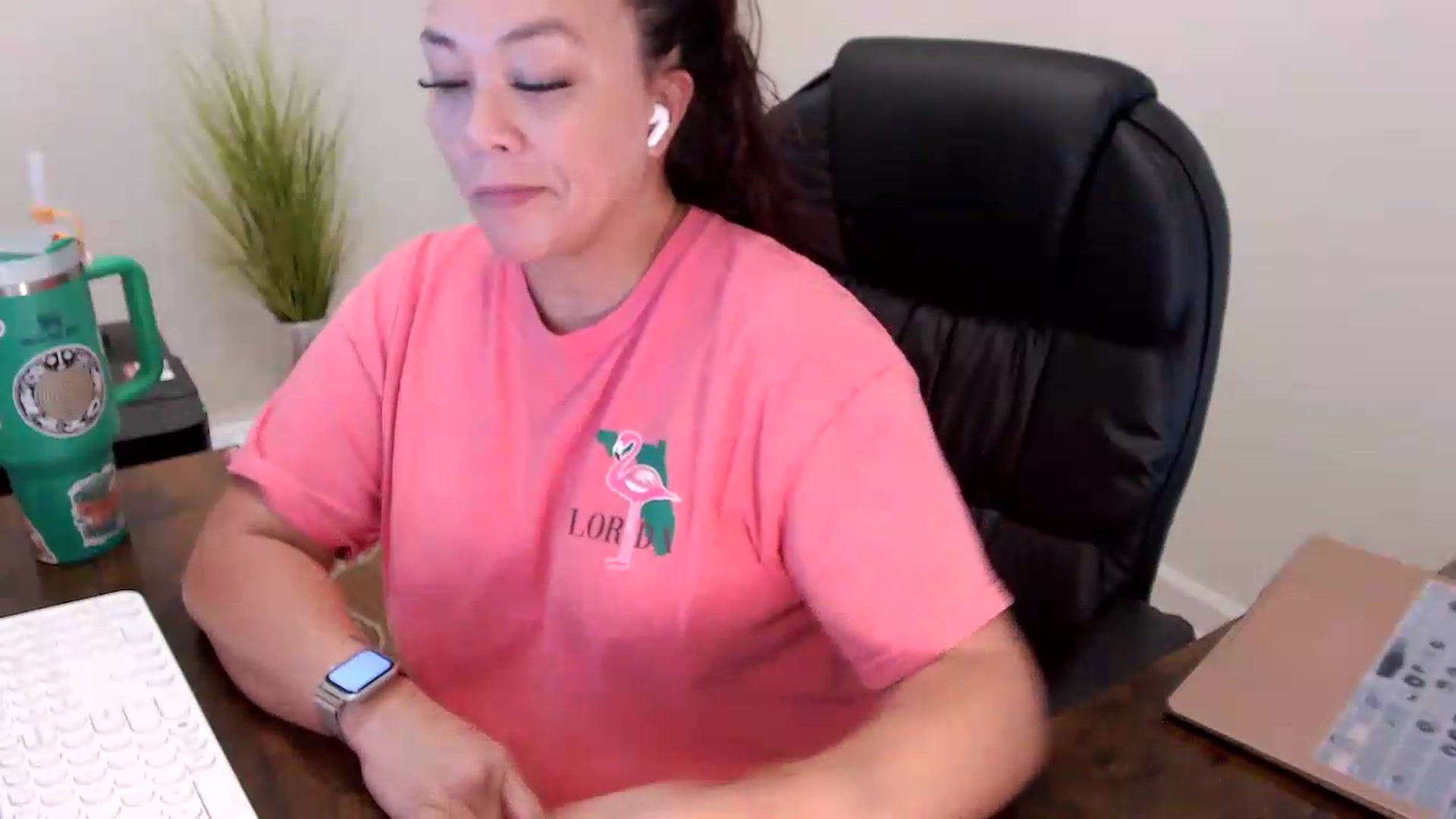 Gallery image thumbnail from MickaylaStar's myfreecams stream on, 06/18/2026, 18:39 image 5 of 20