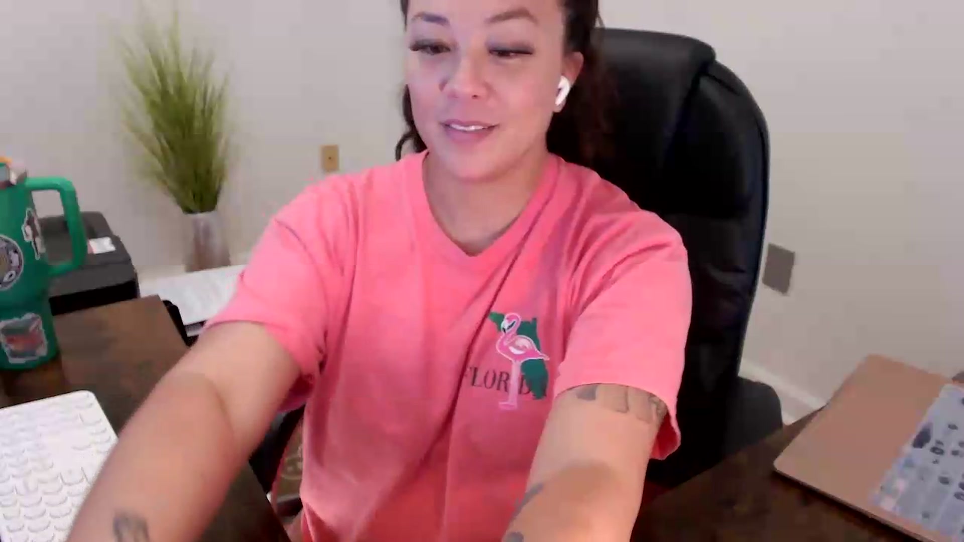 Gallery image thumbnail from MickaylaStar's myfreecams stream on, 06/18/2026, 18:39 image 13 of 20