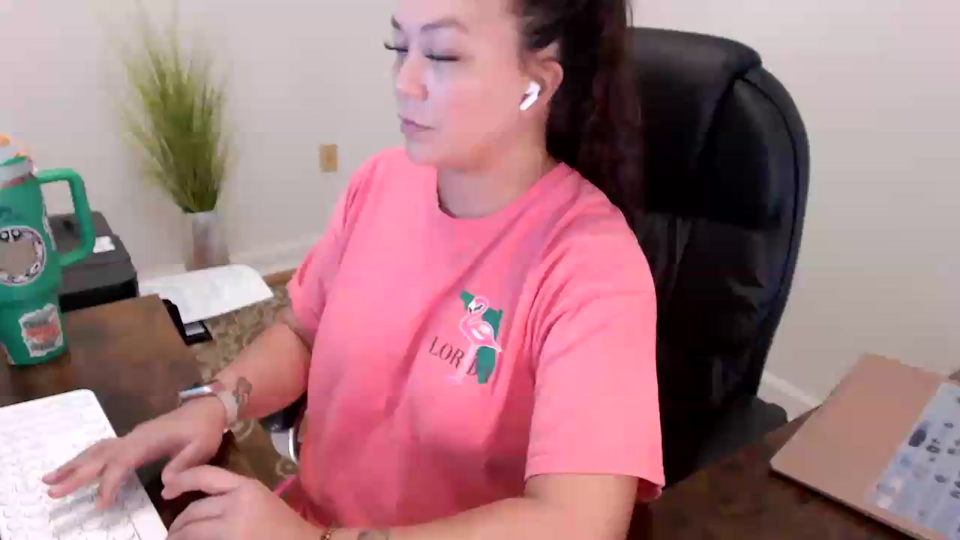 Gallery image thumbnail from MickaylaStar's myfreecams stream on, 06/18/2026, 18:39 image 7 of 20