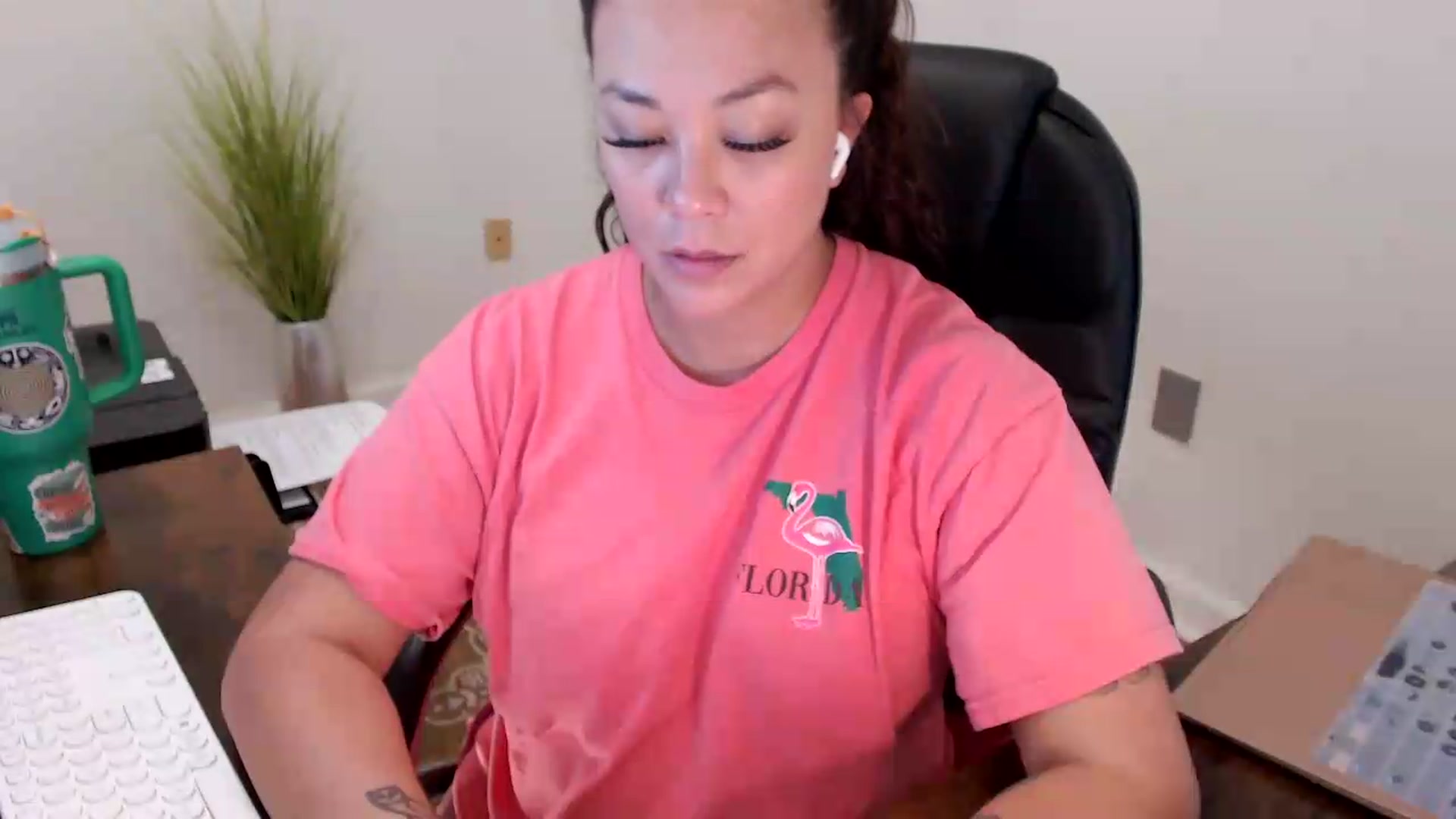 Gallery image thumbnail from MickaylaStar's myfreecams stream on, 06/18/2026, 18:39 image 10 of 20