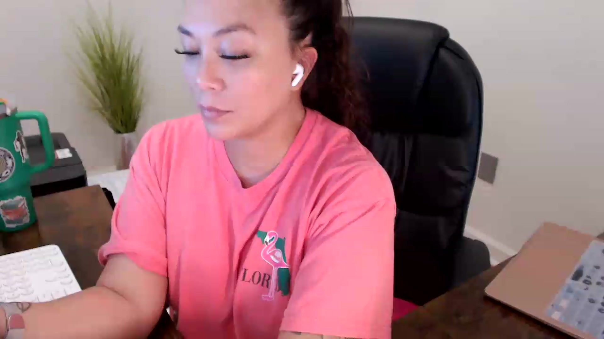 Gallery image thumbnail from MickaylaStar's myfreecams stream on, 06/18/2026, 18:39 image 15 of 20