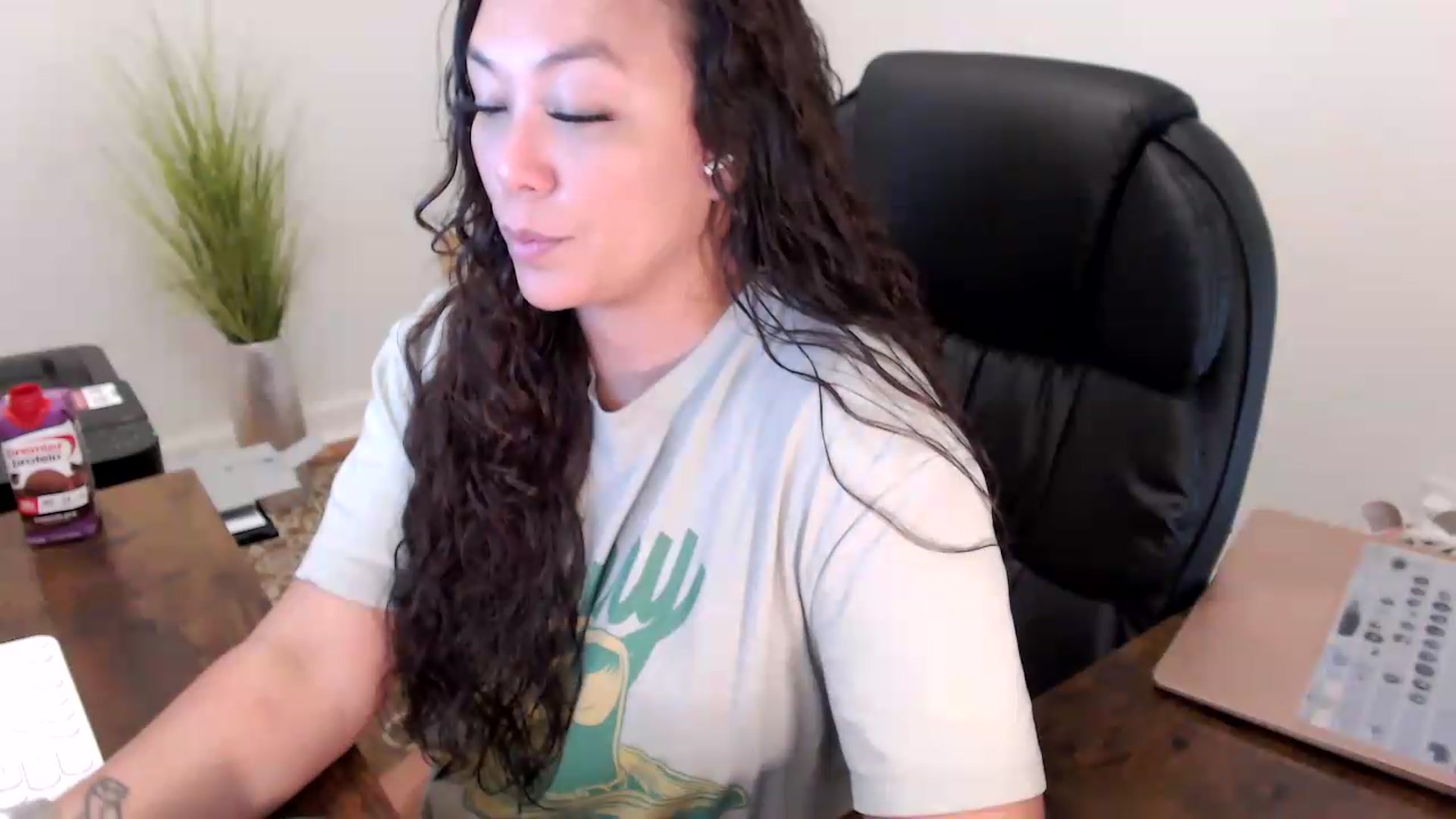 Gallery image thumbnail from MickaylaStar's myfreecams stream on, 06/19/2026, 15:45 image 5 of 20