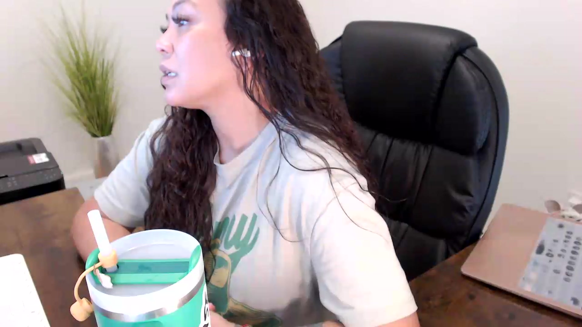 Gallery image thumbnail from MickaylaStar's myfreecams stream on, 06/19/2026, 15:45 image 17 of 20