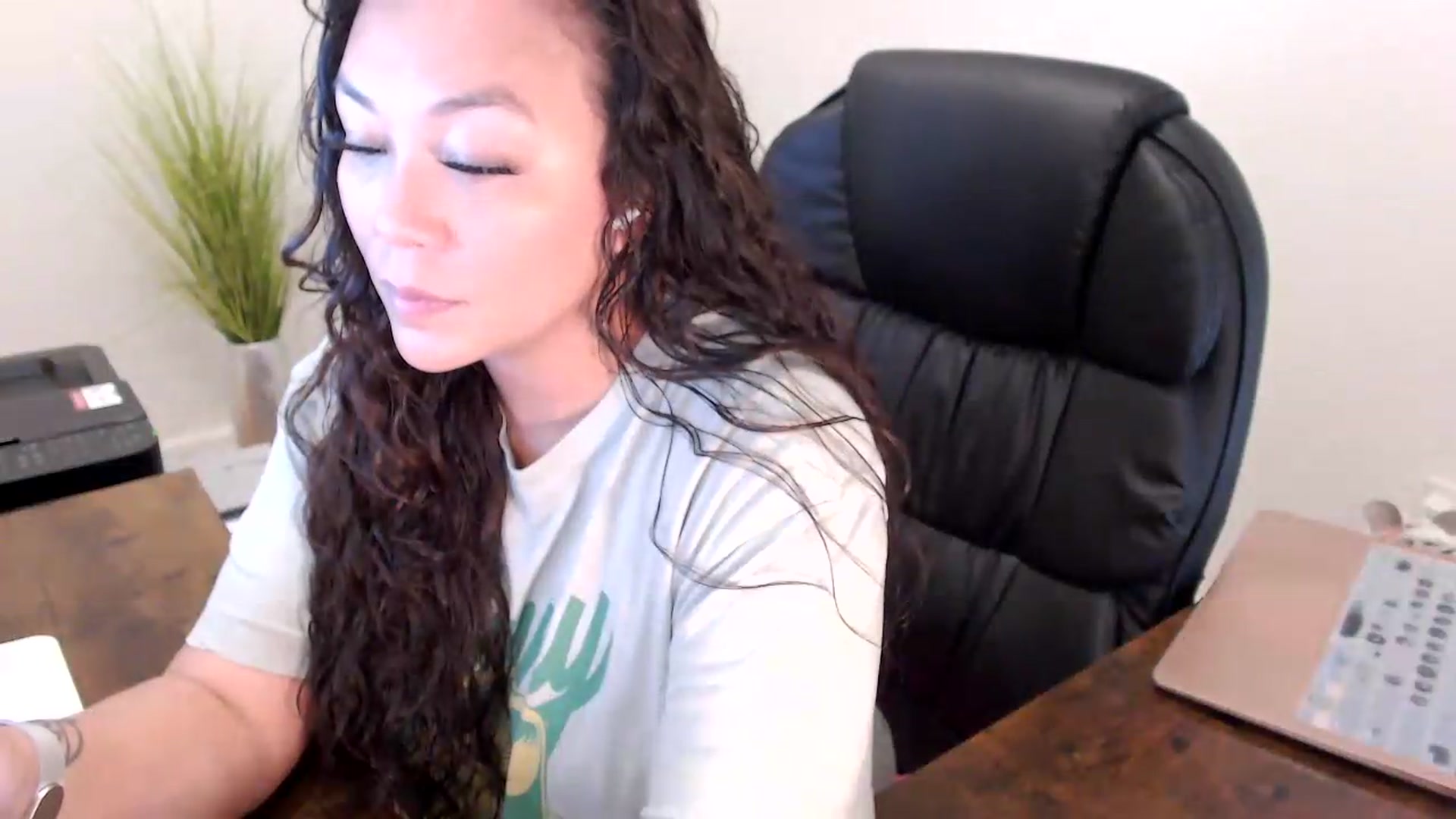 Gallery image thumbnail from MickaylaStar's myfreecams stream on, 06/19/2026, 15:45 image 10 of 20
