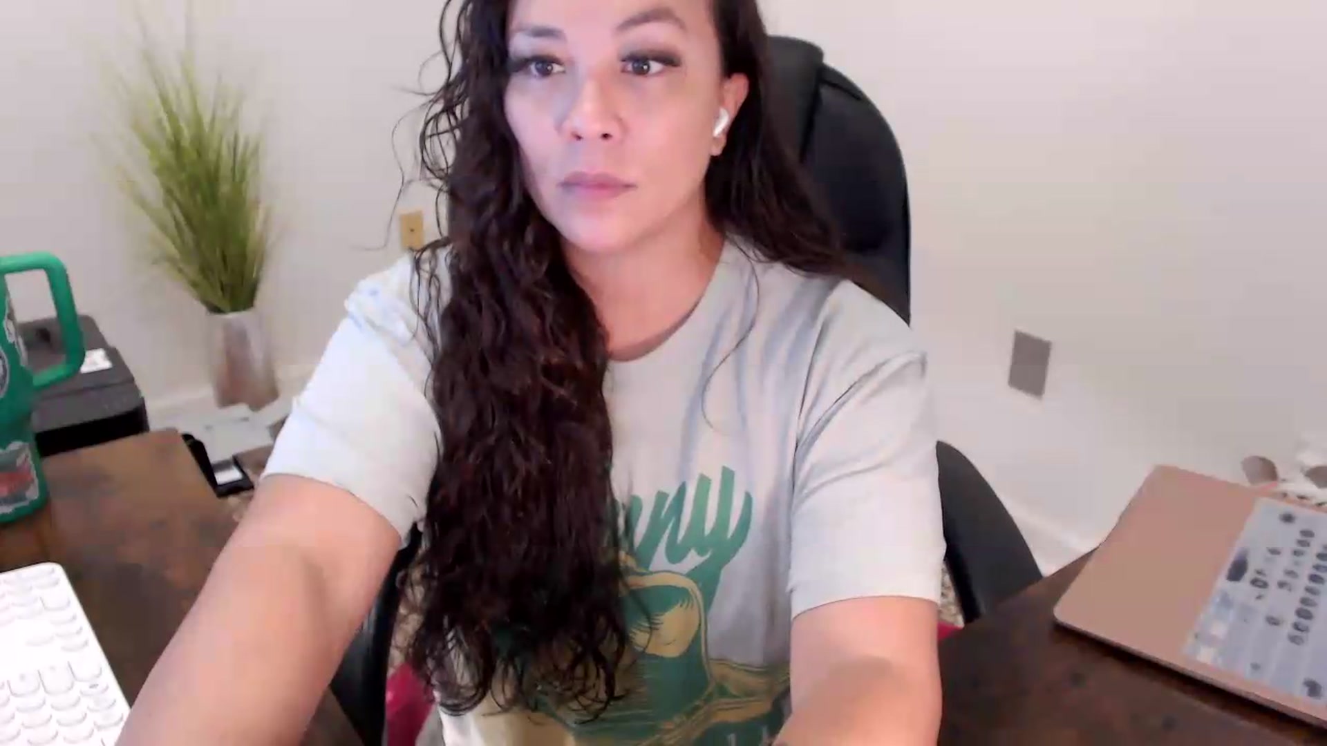 Gallery image thumbnail from MickaylaStar's myfreecams stream on, 06/19/2026, 16:38 image 19 of 20