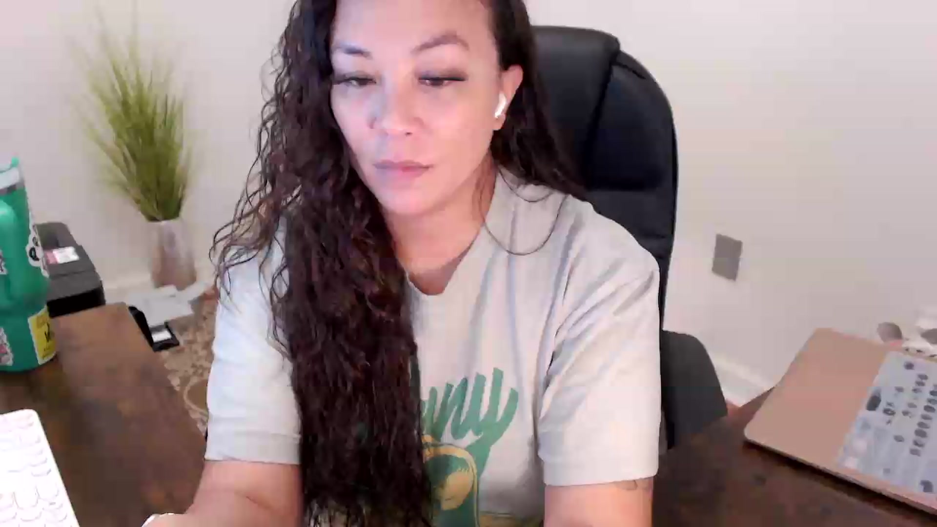 Gallery image thumbnail from MickaylaStar's myfreecams stream on, 06/19/2026, 16:38 image 1 of 20