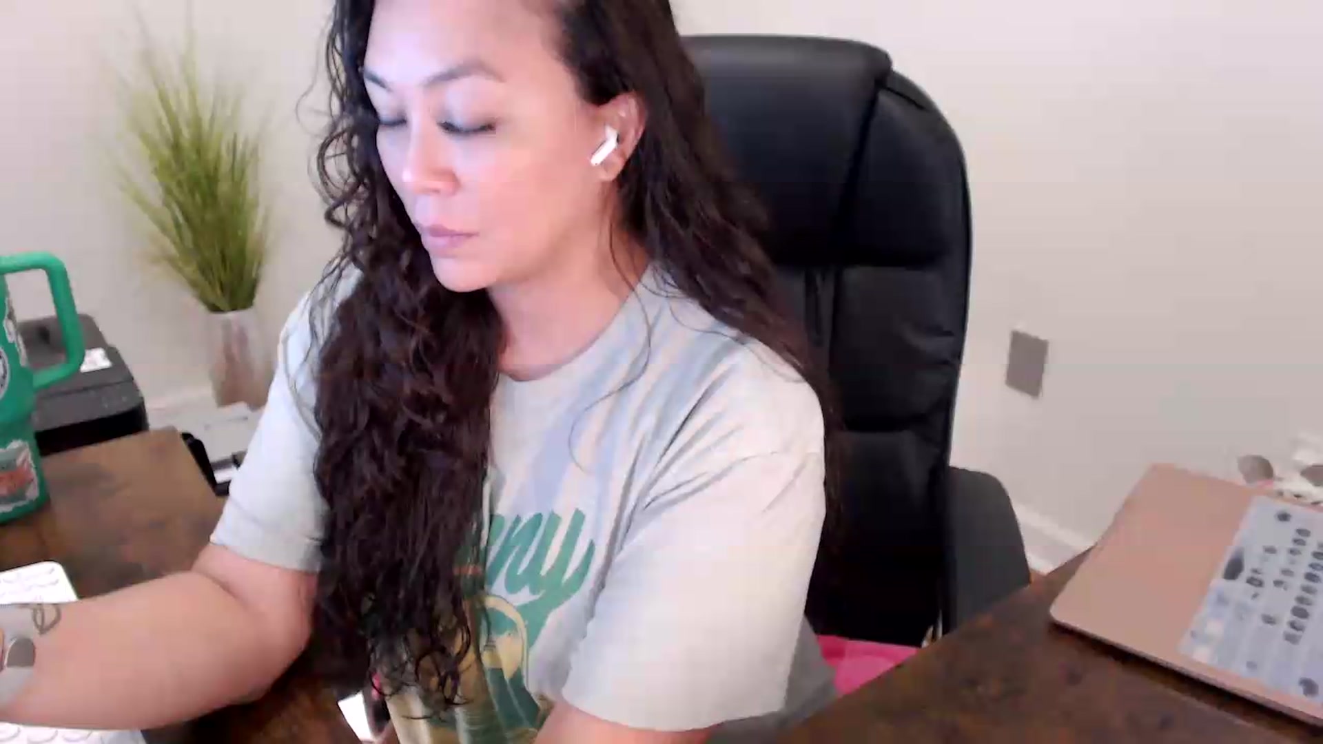 Gallery image thumbnail from MickaylaStar's myfreecams stream on, 06/19/2026, 16:38 image 18 of 20