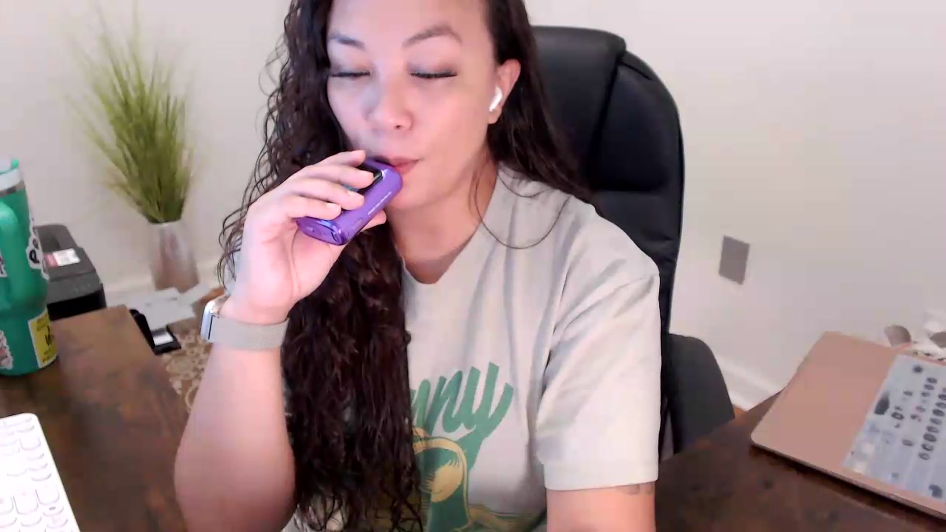 Gallery image thumbnail from MickaylaStar's myfreecams stream on, 06/19/2026, 16:38 image 2 of 20