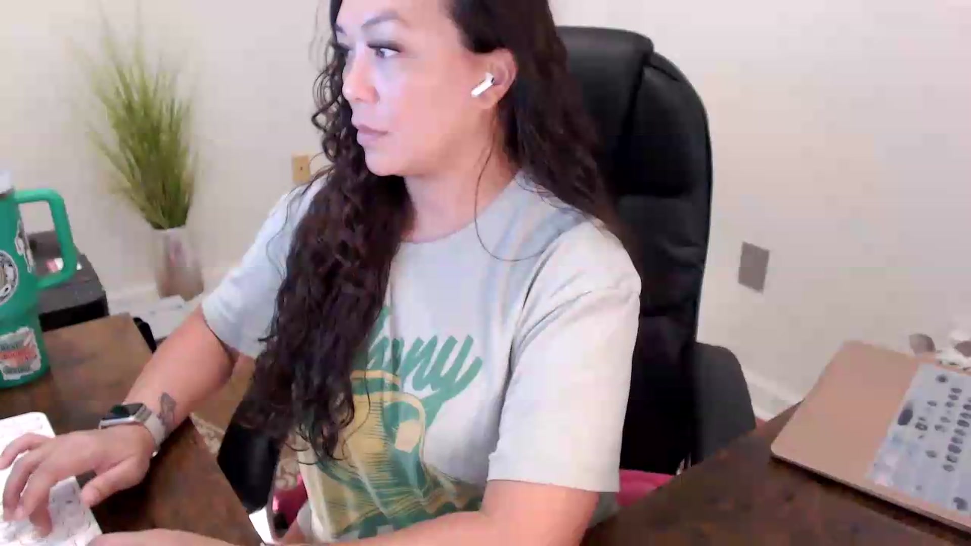 Gallery image thumbnail from MickaylaStar's myfreecams stream on, 06/19/2026, 16:38 image 11 of 20