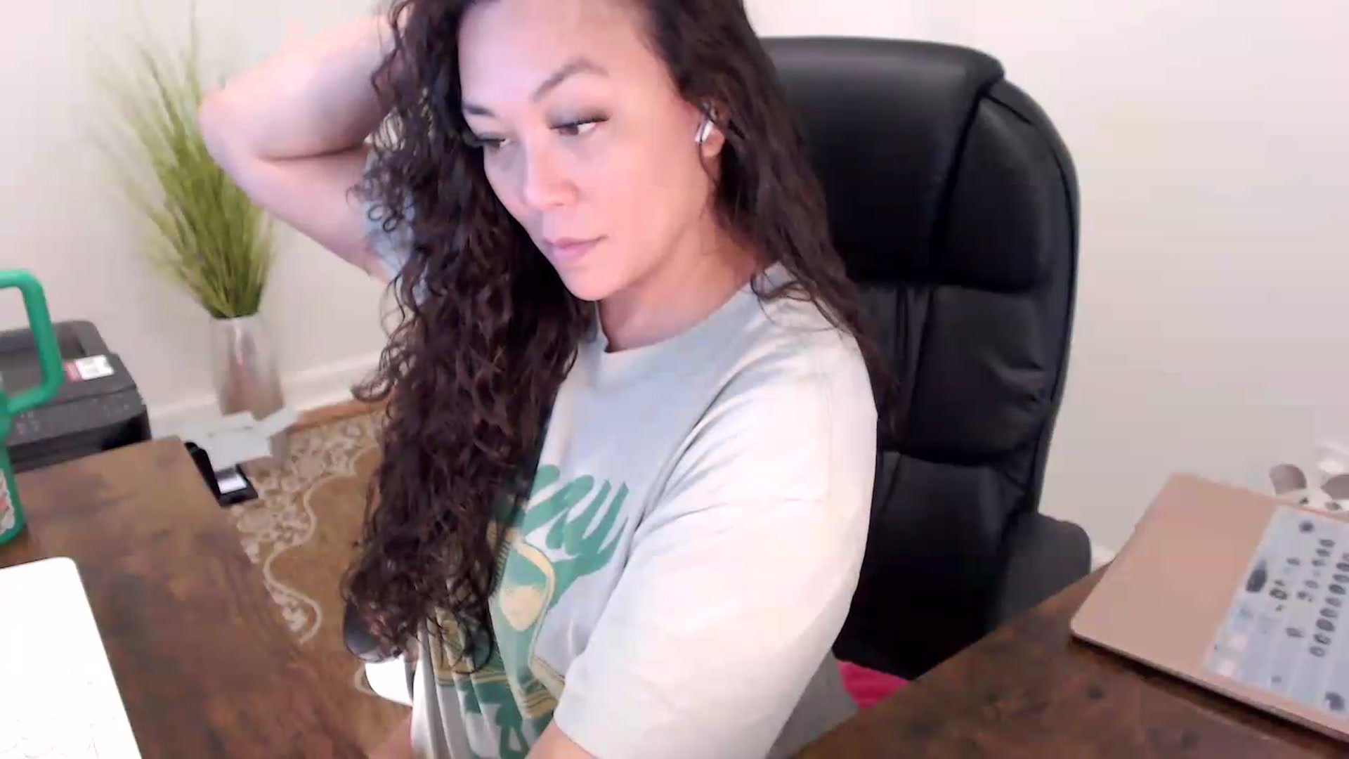 Gallery image thumbnail from MickaylaStar's myfreecams stream on, 06/19/2026, 17:18 image 8 of 20