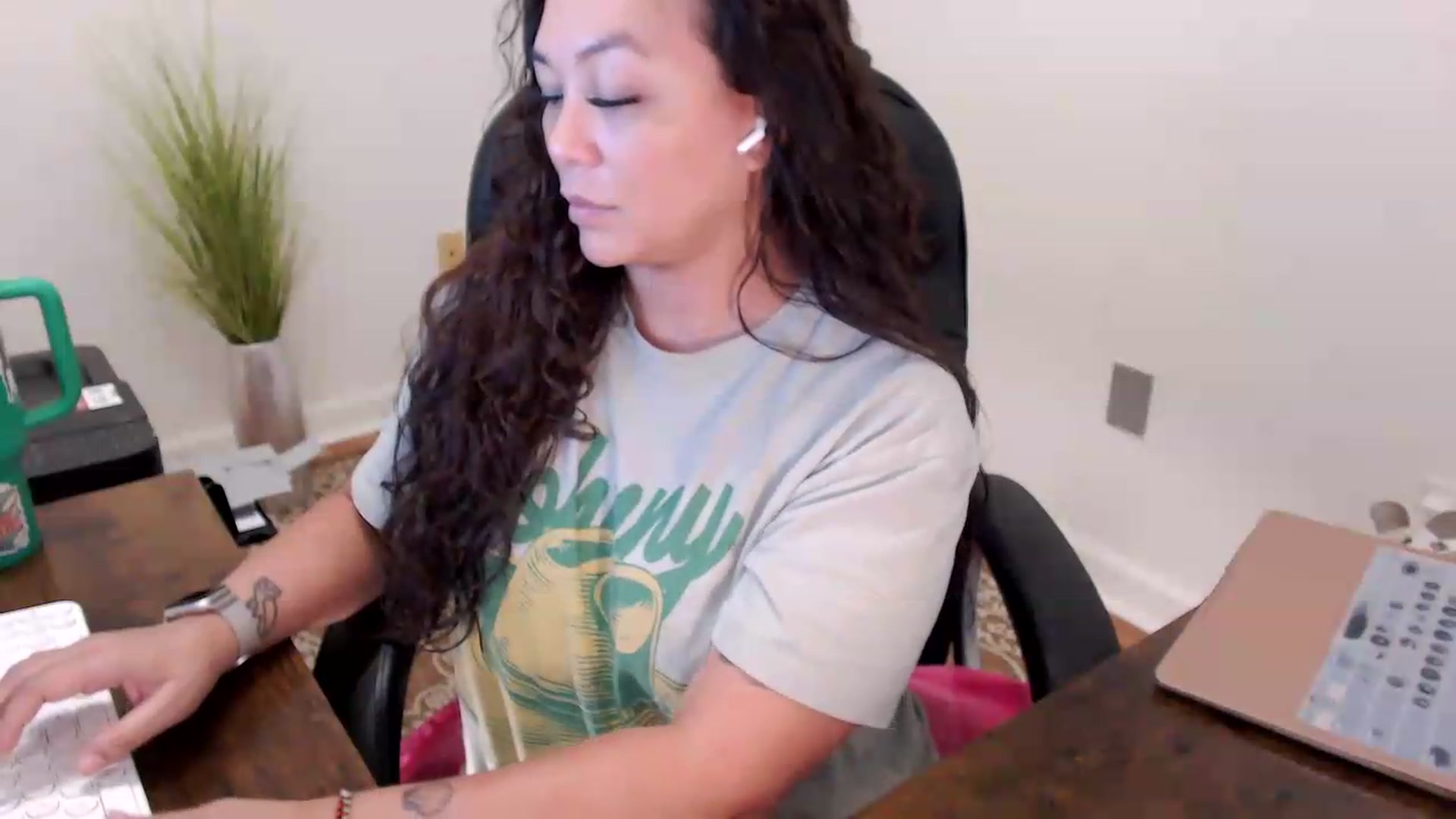 Gallery image thumbnail from MickaylaStar's myfreecams stream on, 06/19/2026, 17:18 image 4 of 20