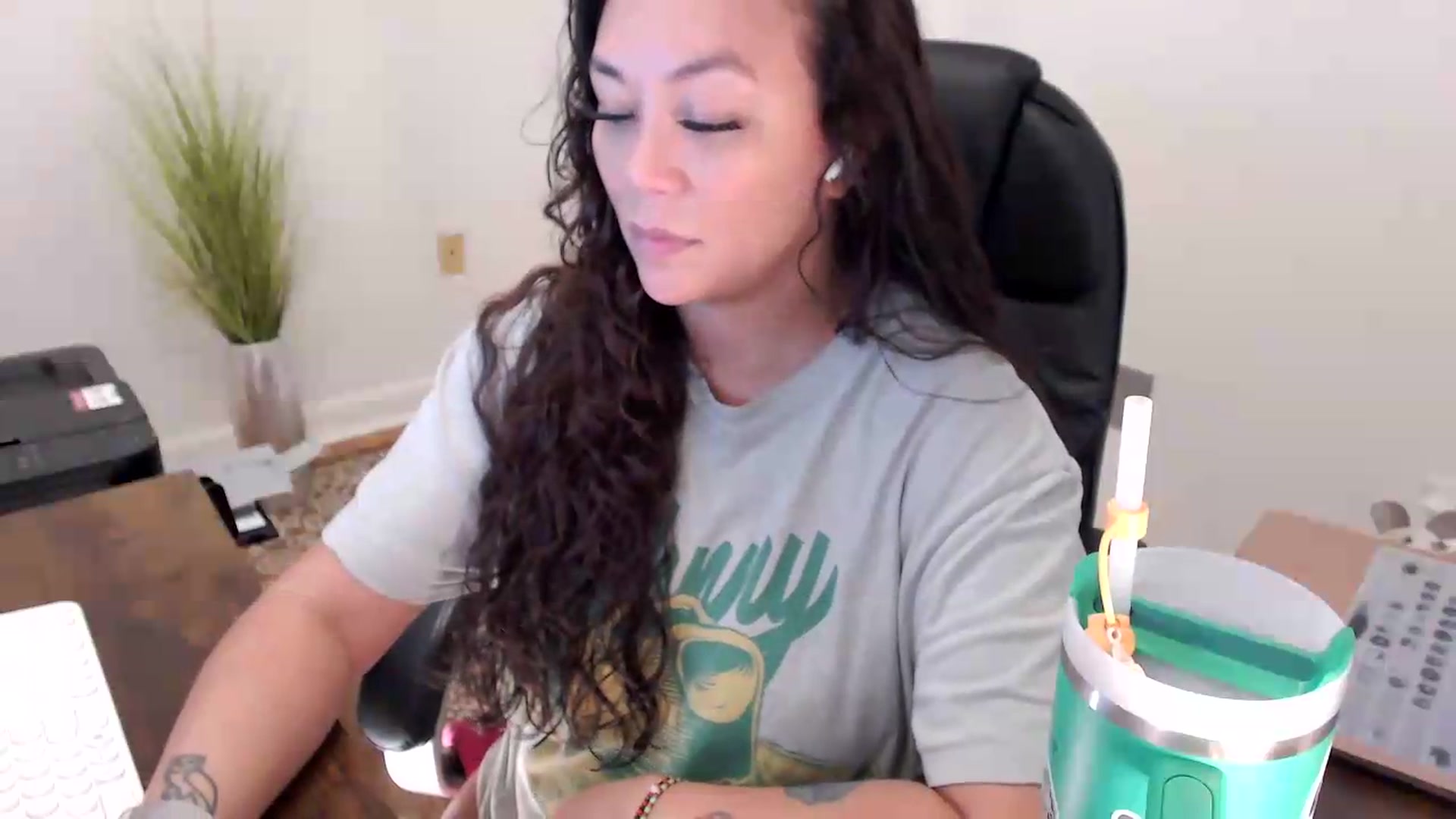 Gallery image thumbnail from MickaylaStar's myfreecams stream on, 06/19/2026, 17:18 image 15 of 20
