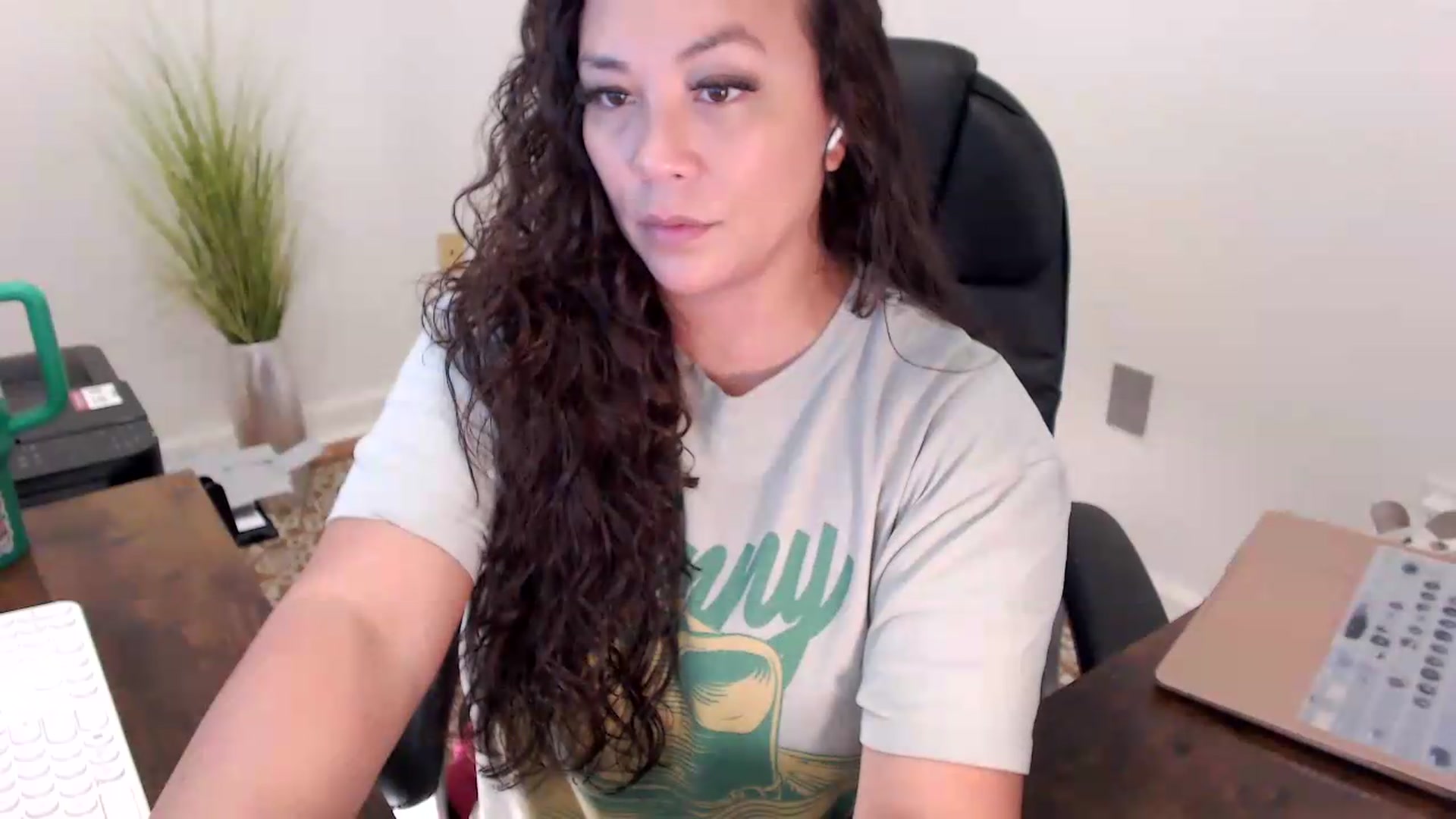 Gallery image thumbnail from MickaylaStar's myfreecams stream on, 06/19/2026, 17:18 image 11 of 20
