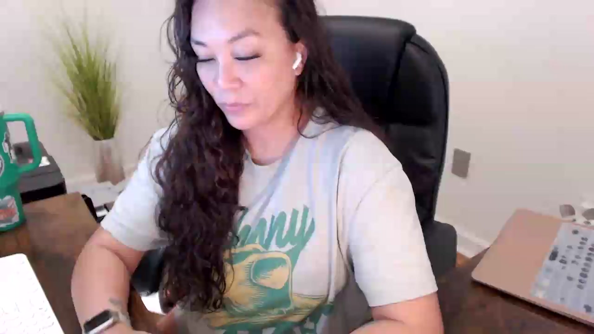 Gallery image thumbnail from MickaylaStar's myfreecams stream on, 06/19/2026, 17:18 image 1 of 20