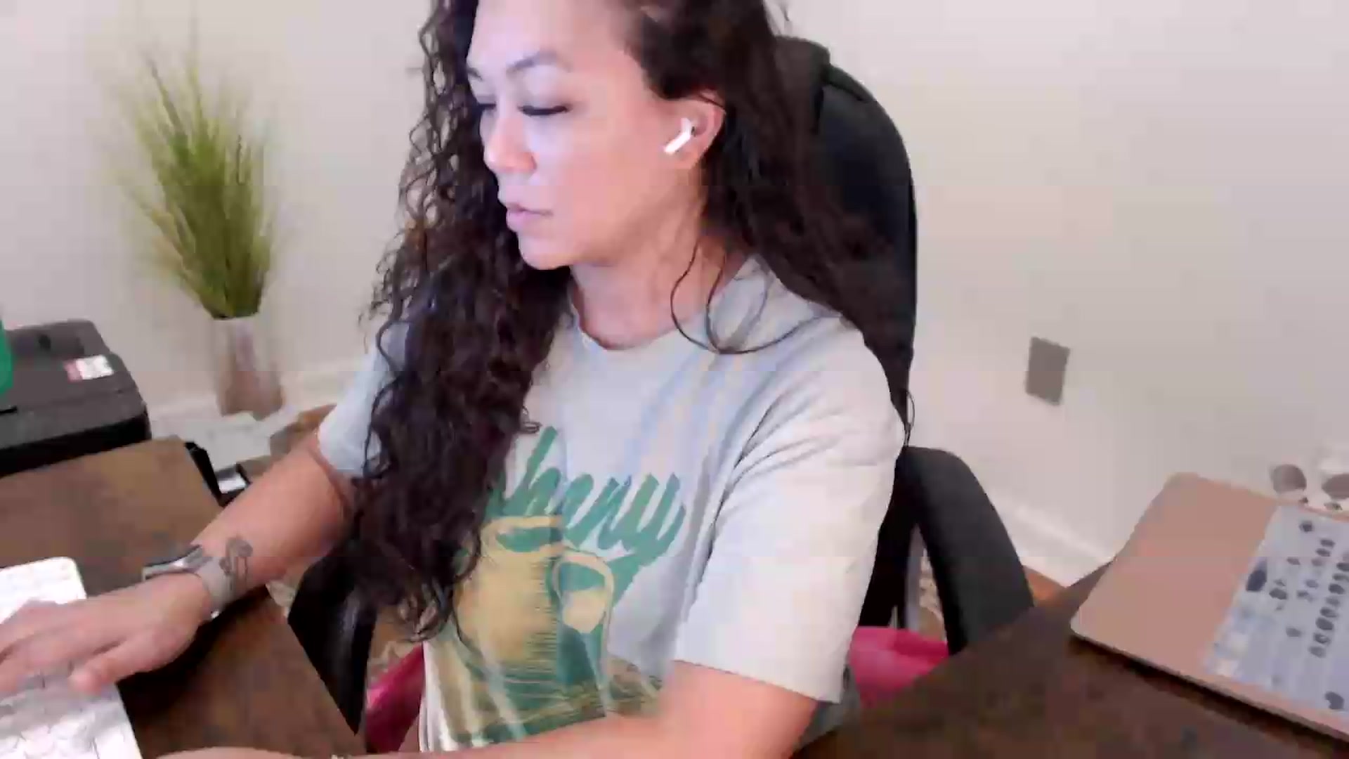 Gallery image thumbnail from MickaylaStar's myfreecams stream on, 06/19/2026, 17:18 image 5 of 20