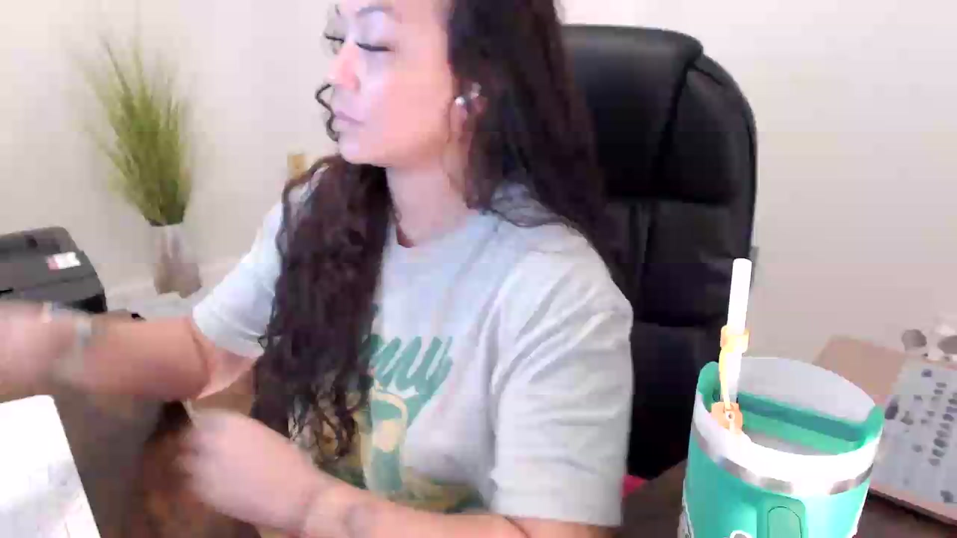 Gallery image thumbnail from MickaylaStar's myfreecams stream on, 06/19/2026, 17:18 image 14 of 20