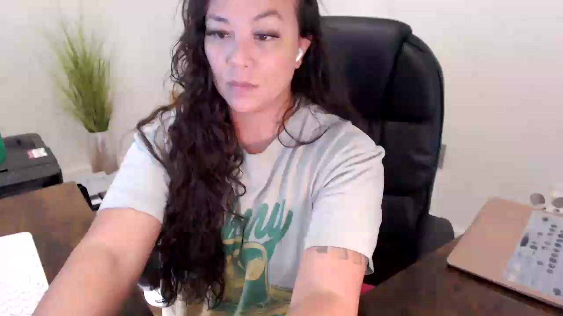 Gallery image thumbnail from MickaylaStar's myfreecams stream on, 06/19/2026, 17:18 image 6 of 20