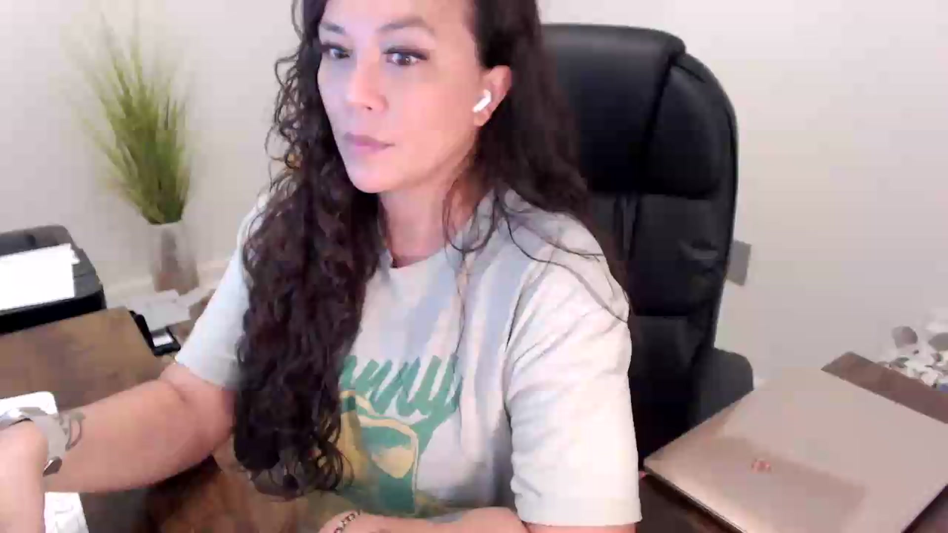 Gallery image thumbnail from MickaylaStar's myfreecams stream on, 06/19/2026, 18:21 image 10 of 20