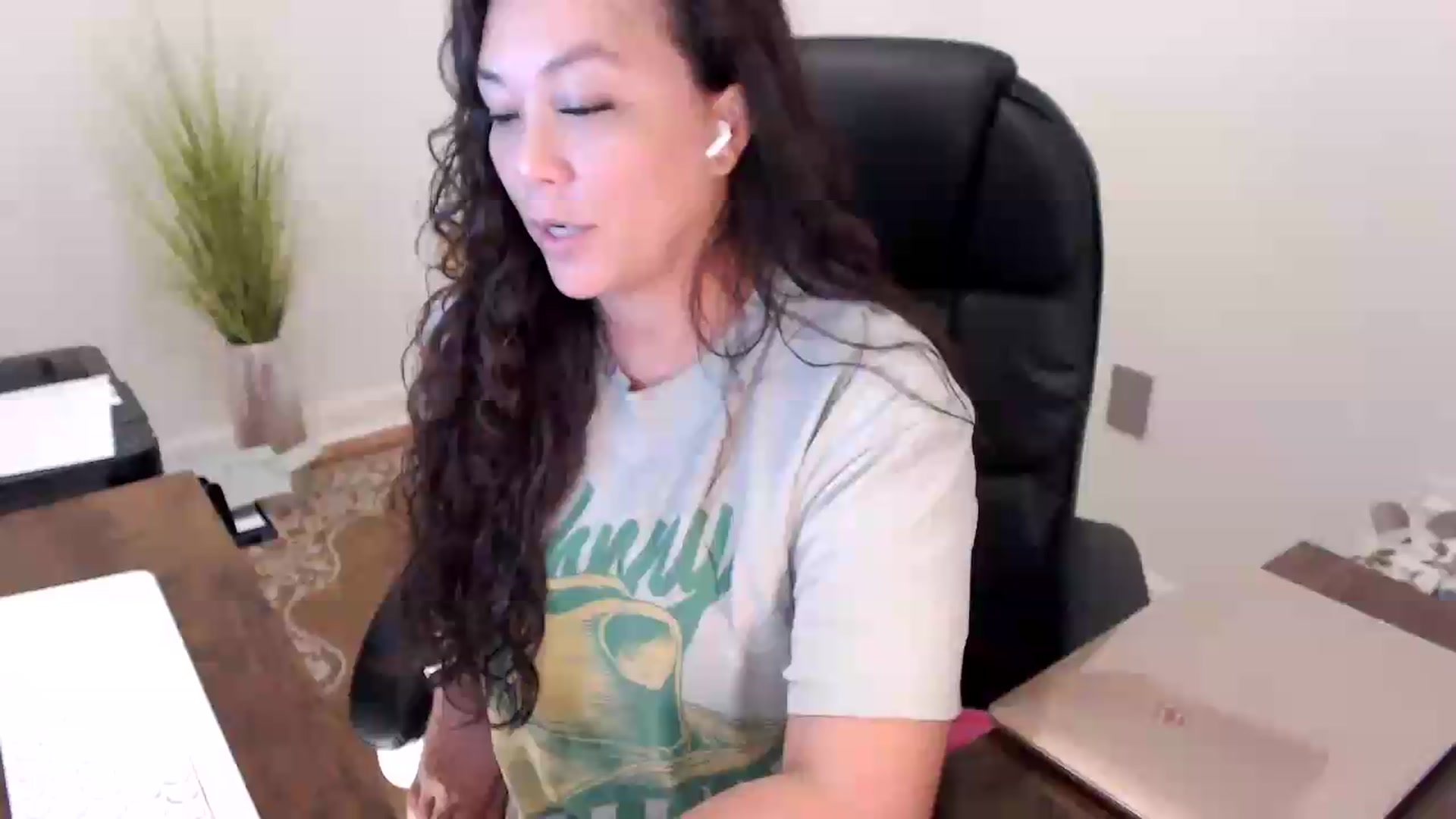 Gallery image thumbnail from MickaylaStar's myfreecams stream on, 06/19/2026, 18:21 image 11 of 20