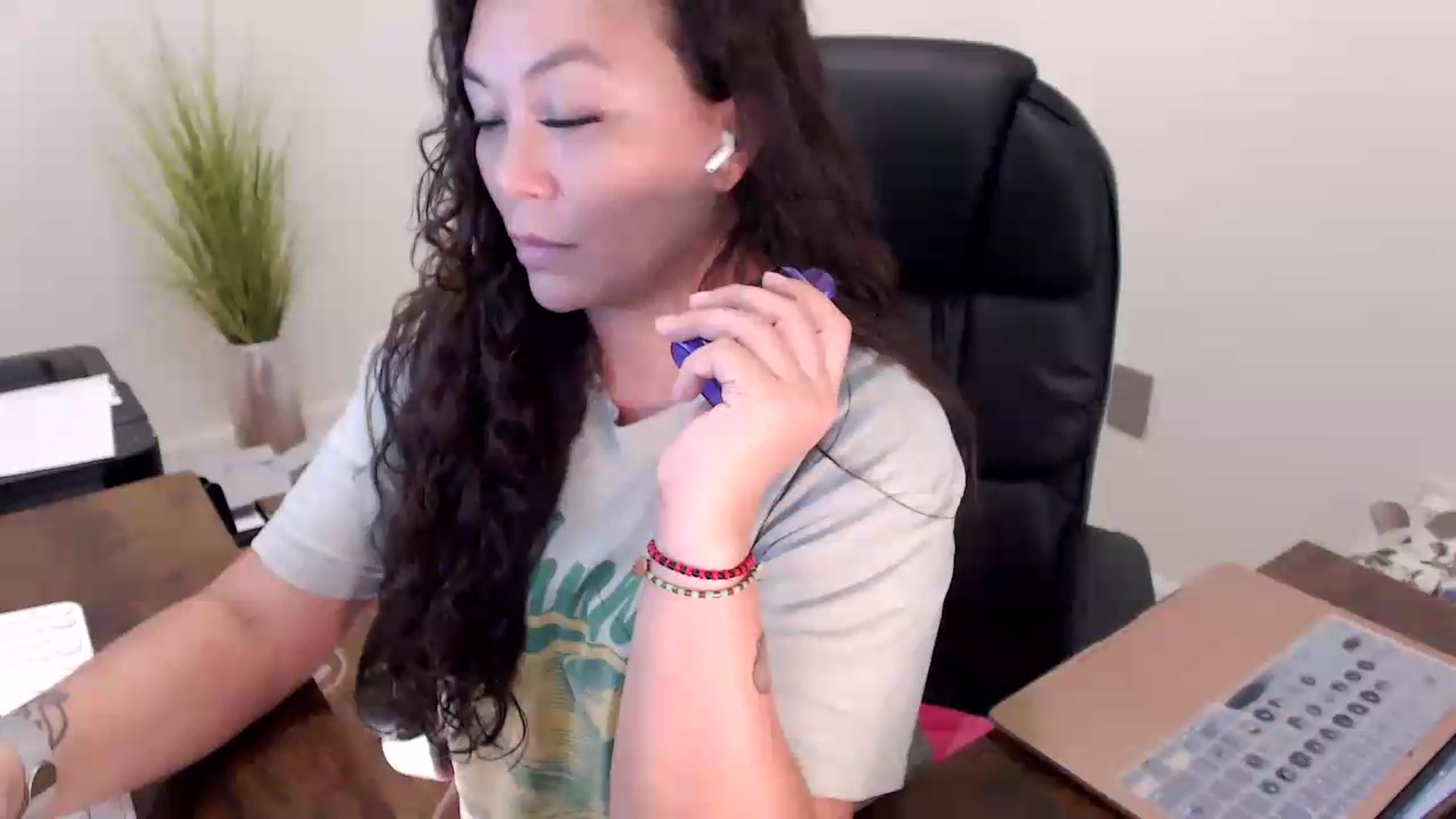 Gallery image thumbnail from MickaylaStar's myfreecams stream on, 06/19/2026, 18:21 image 7 of 20