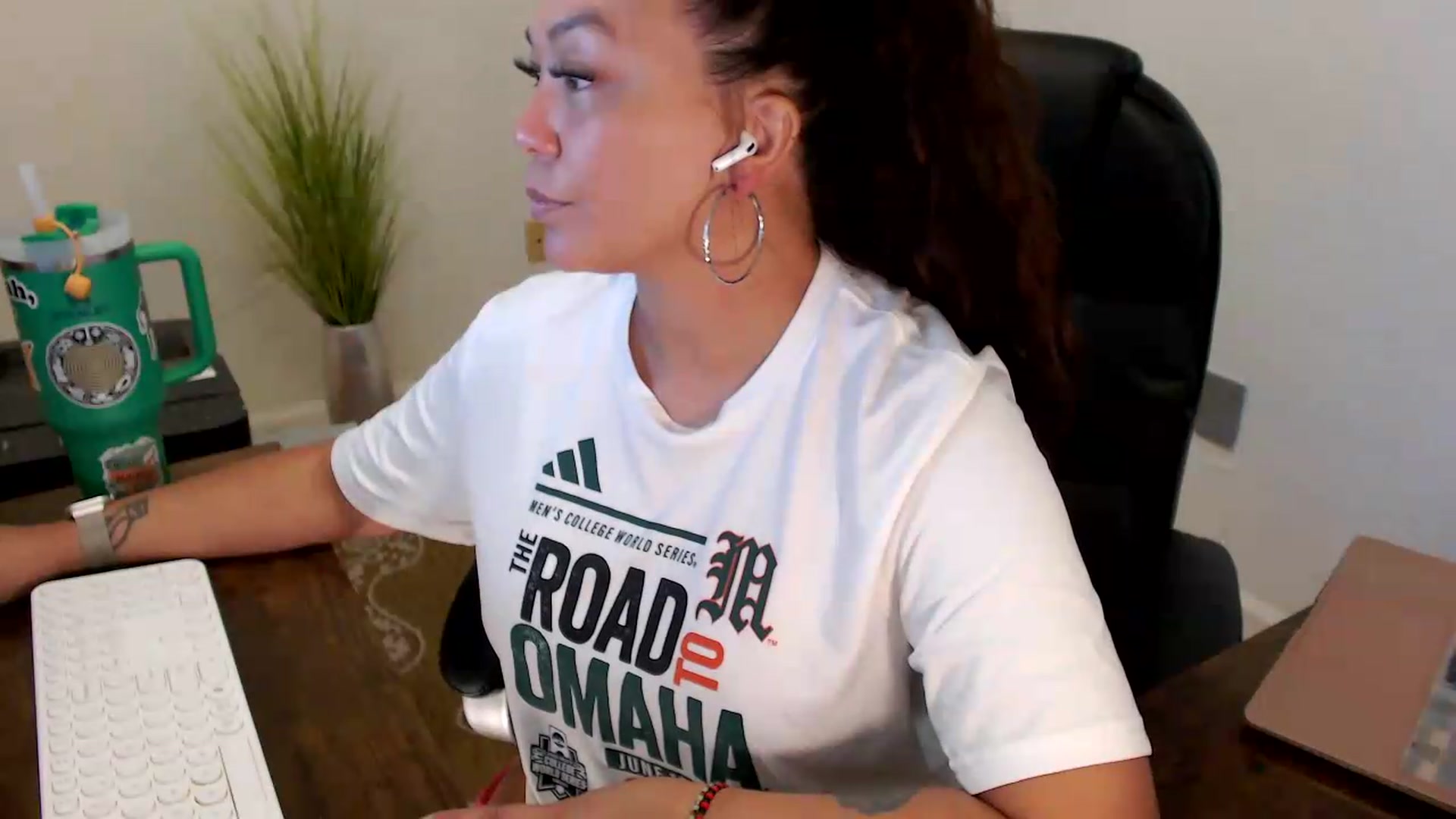 Gallery image thumbnail from MickaylaStar's myfreecams stream on, 06/23/2026, 17:02 image 5 of 20