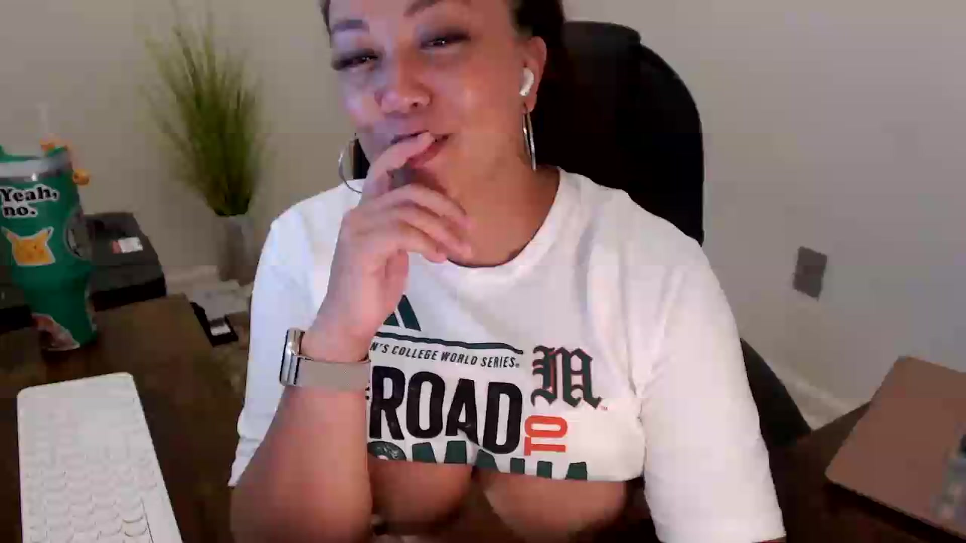 Gallery image thumbnail from MickaylaStar's myfreecams stream on, 06/23/2026, 17:20 image 16 of 20