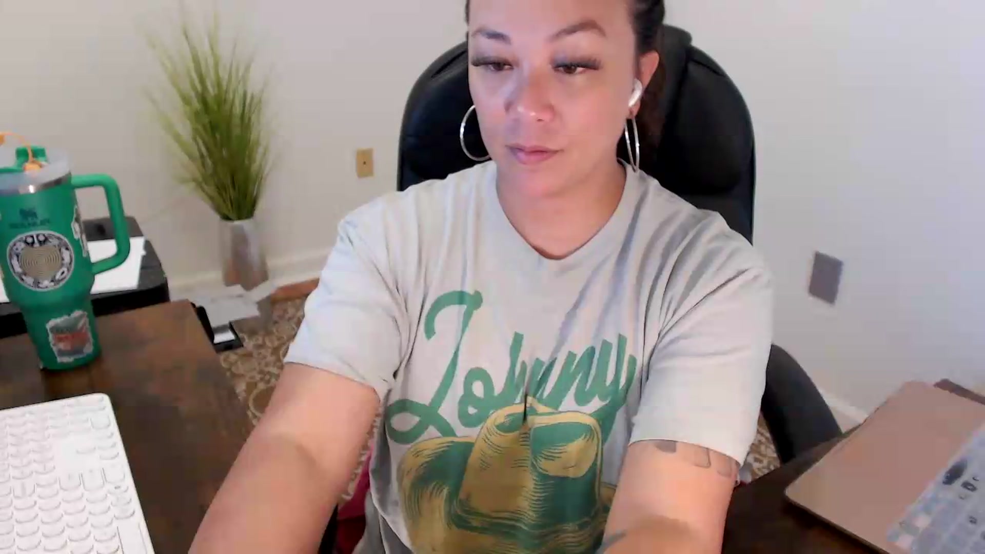 Gallery image thumbnail from MickaylaStar's myfreecams stream on, 06/24/2026, 18:19 image 13 of 20