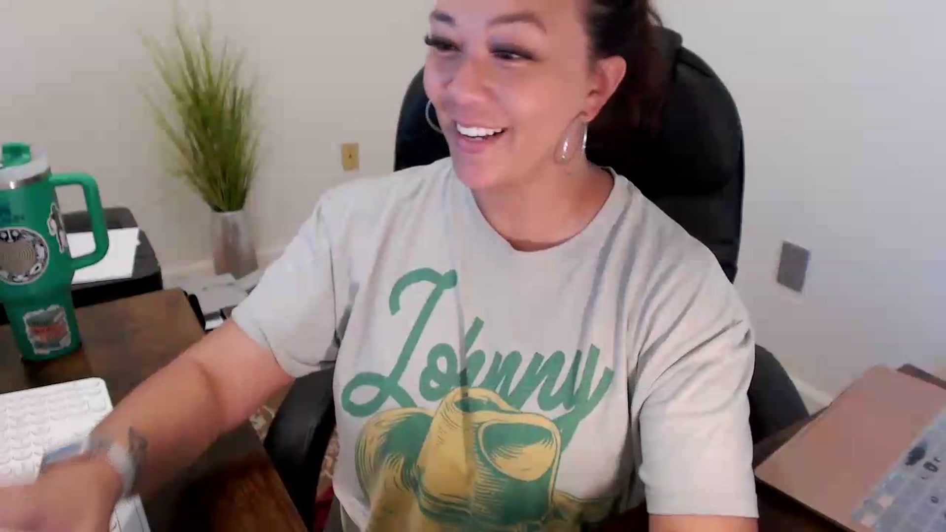 Gallery image thumbnail from MickaylaStar's myfreecams stream on, 06/24/2026, 18:19 image 6 of 20