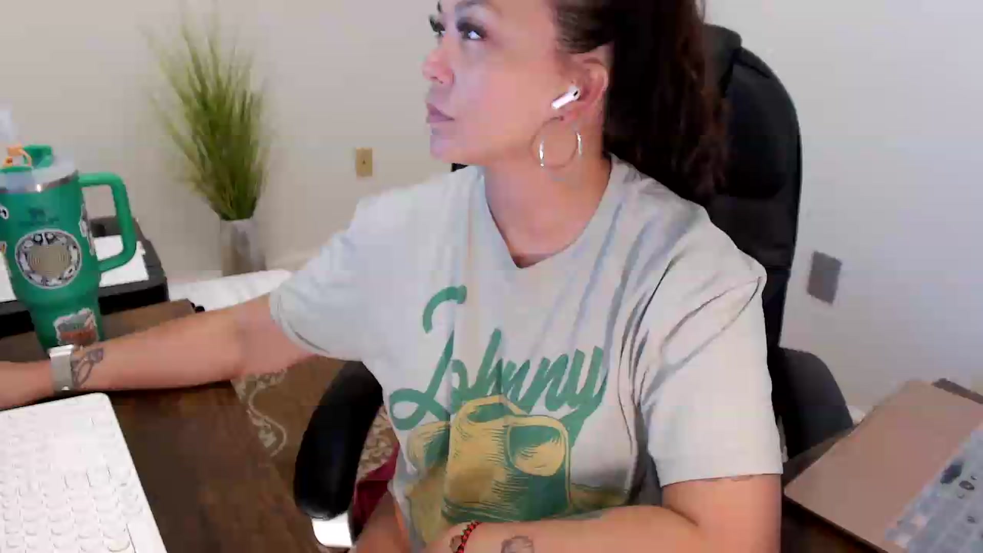 Gallery image thumbnail from MickaylaStar's myfreecams stream on, 06/24/2026, 18:19 image 1 of 20