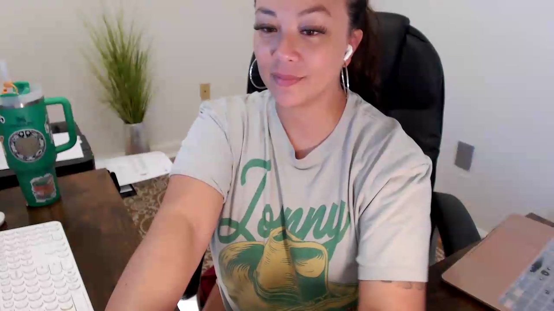 Gallery image thumbnail from MickaylaStar's myfreecams stream on, 06/24/2026, 18:19 image 2 of 20
