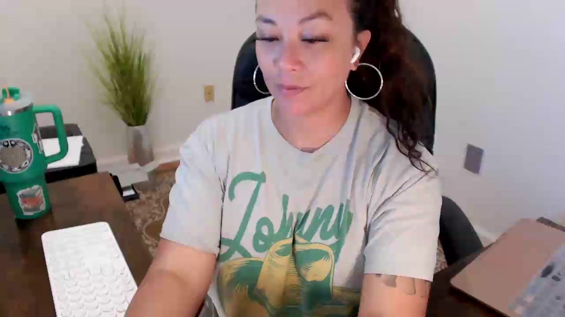 Gallery image thumbnail from MickaylaStar's myfreecams stream on, 06/24/2026, 18:19 image 18 of 20