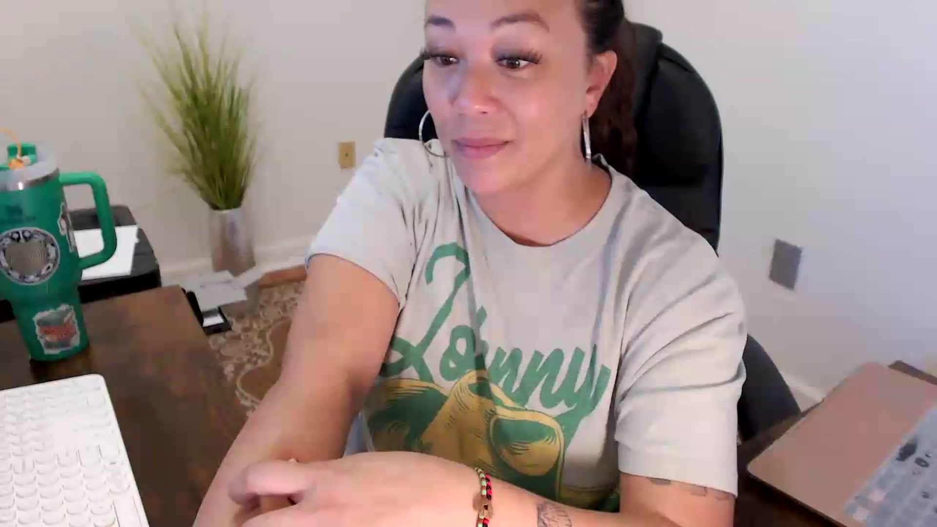 Gallery image thumbnail from MickaylaStar's myfreecams stream on, 06/24/2026, 18:19 image 8 of 20