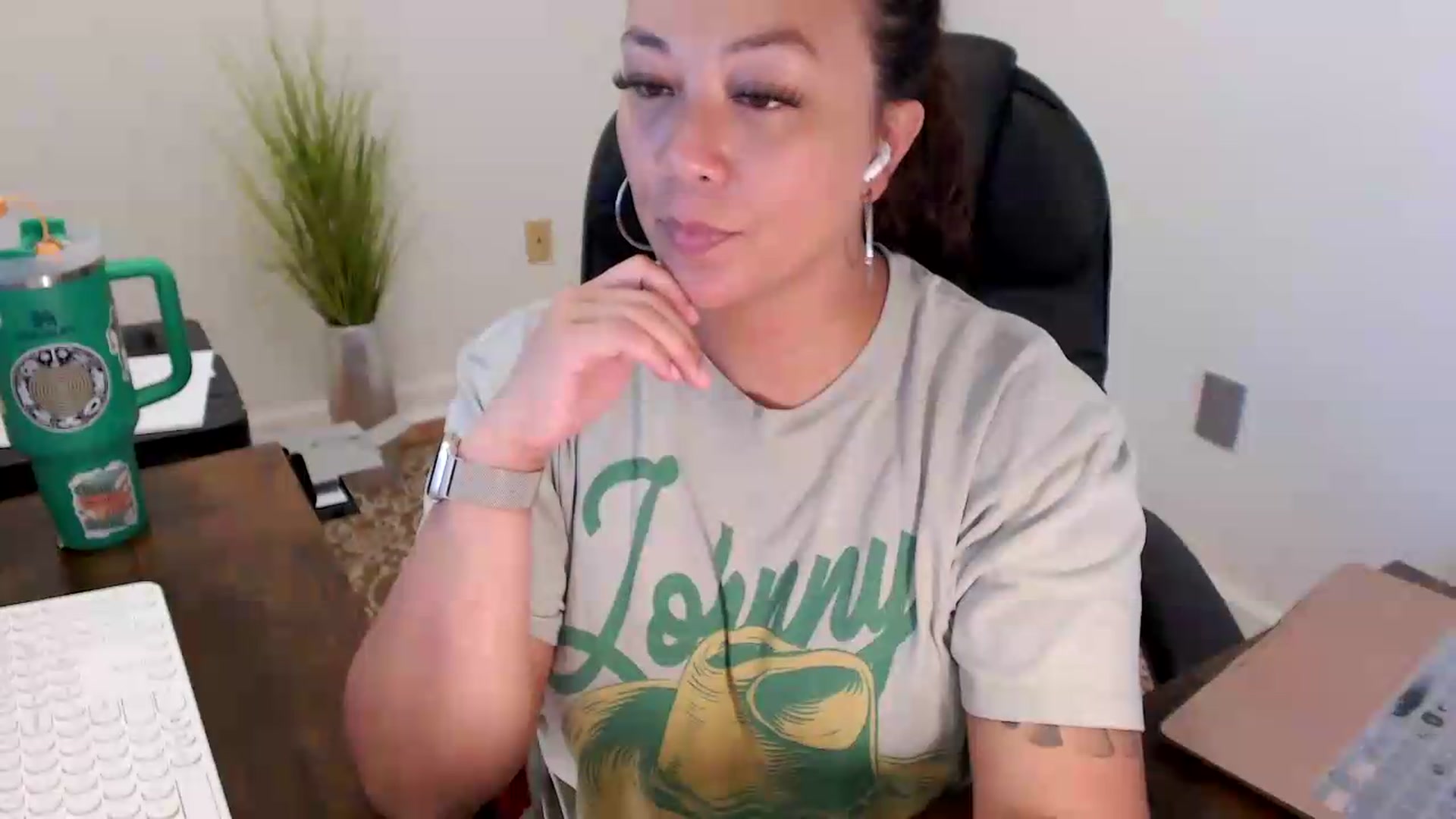 Gallery image thumbnail from MickaylaStar's myfreecams stream on, 06/24/2026, 18:19 image 10 of 20