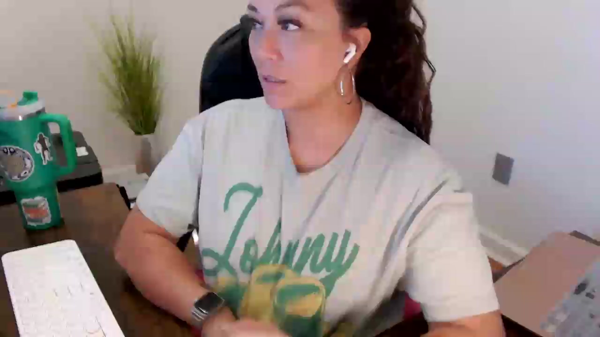 Gallery image thumbnail from MickaylaStar's myfreecams stream on, 06/24/2026, 18:56 image 7 of 20
