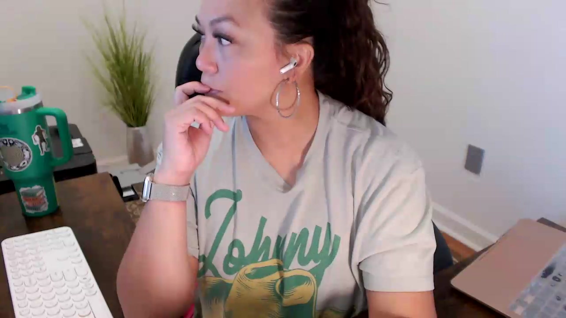Gallery image thumbnail from MickaylaStar's myfreecams stream on, 06/24/2026, 18:56 image 18 of 20