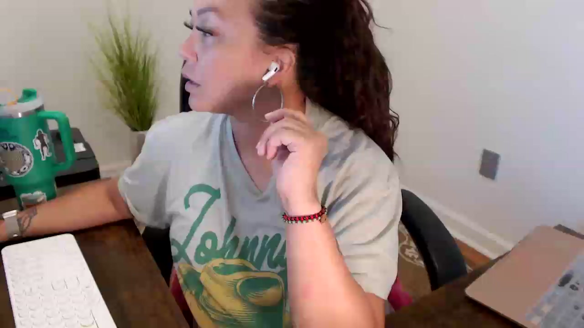 Gallery image thumbnail from MickaylaStar's myfreecams stream on, 06/24/2026, 18:56 image 16 of 20