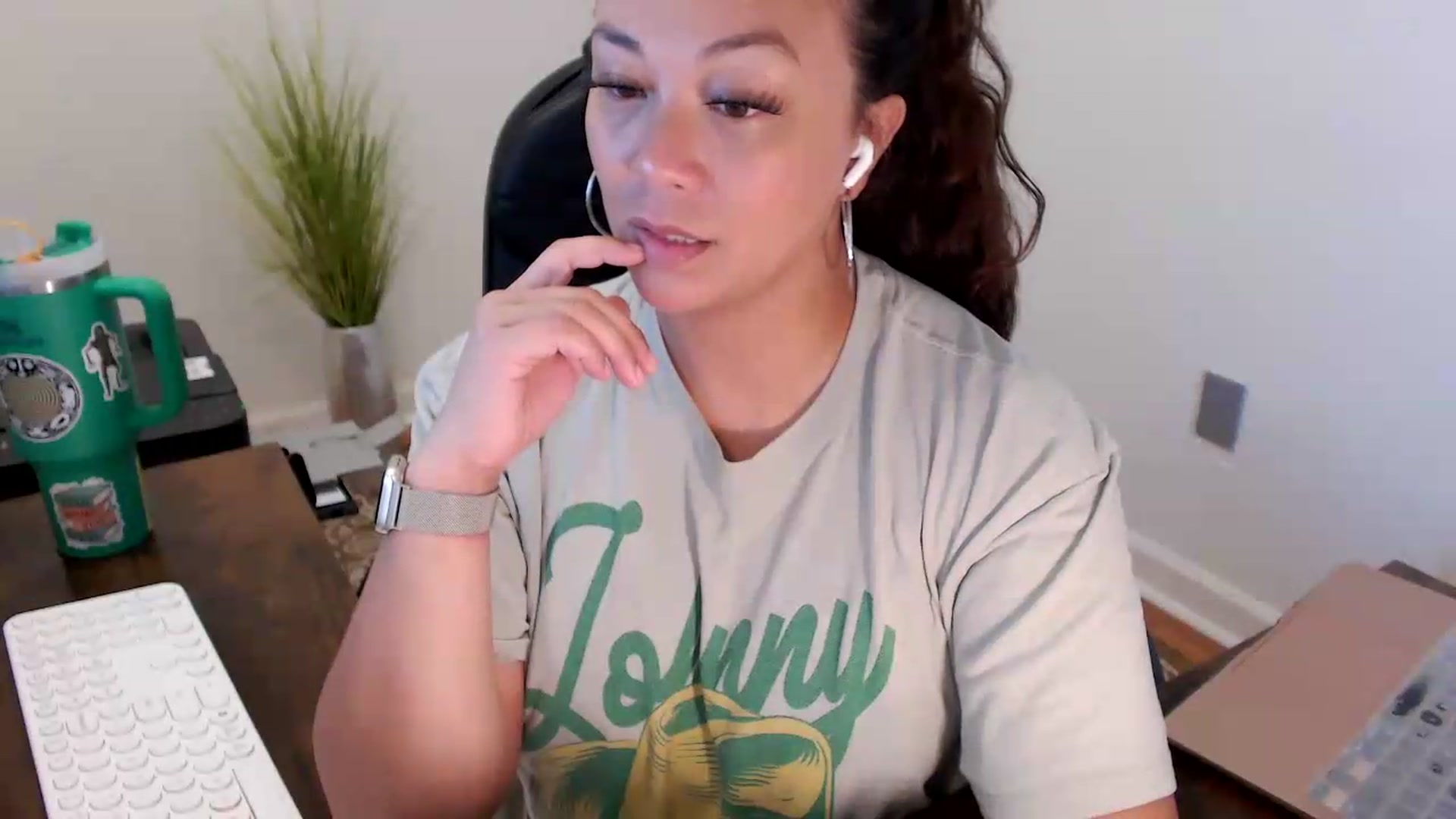 Gallery image thumbnail from MickaylaStar's myfreecams stream on, 06/24/2026, 18:56 image 8 of 20