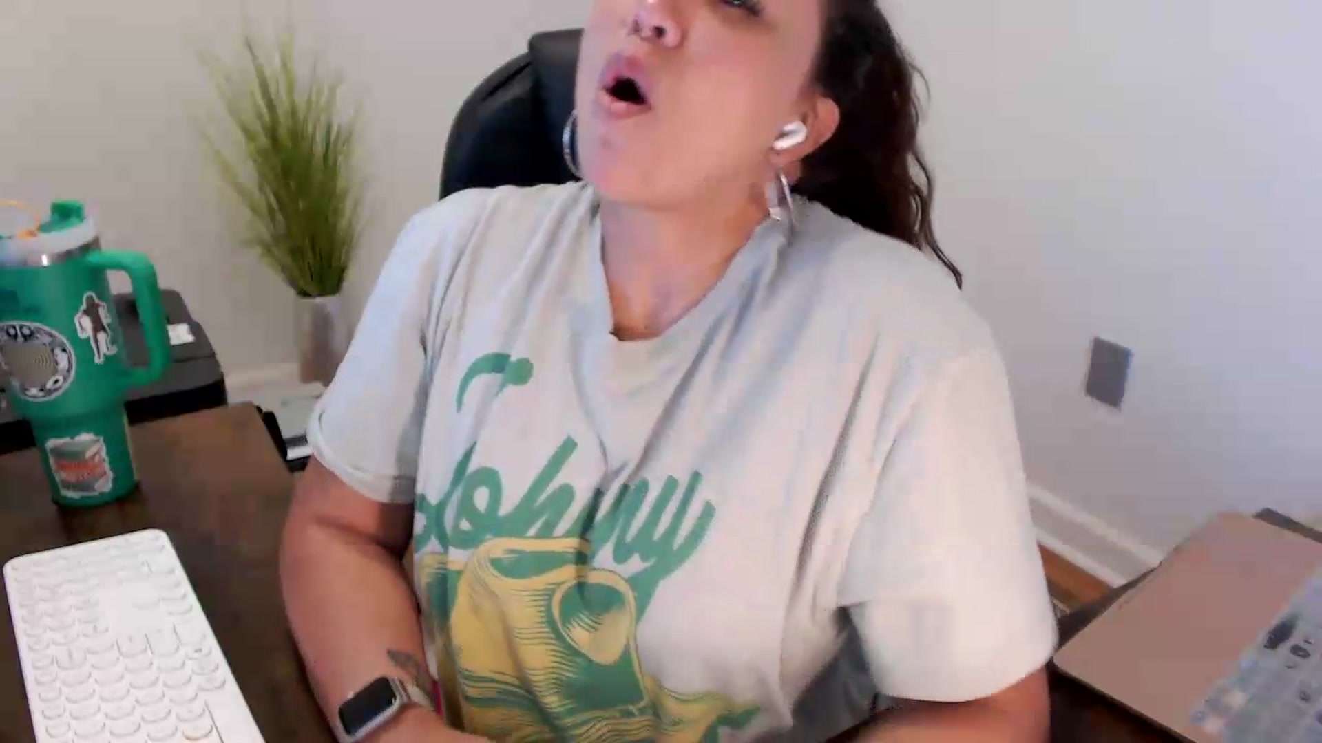 Gallery image thumbnail from MickaylaStar's myfreecams stream on, 06/24/2026, 18:56 image 11 of 20
