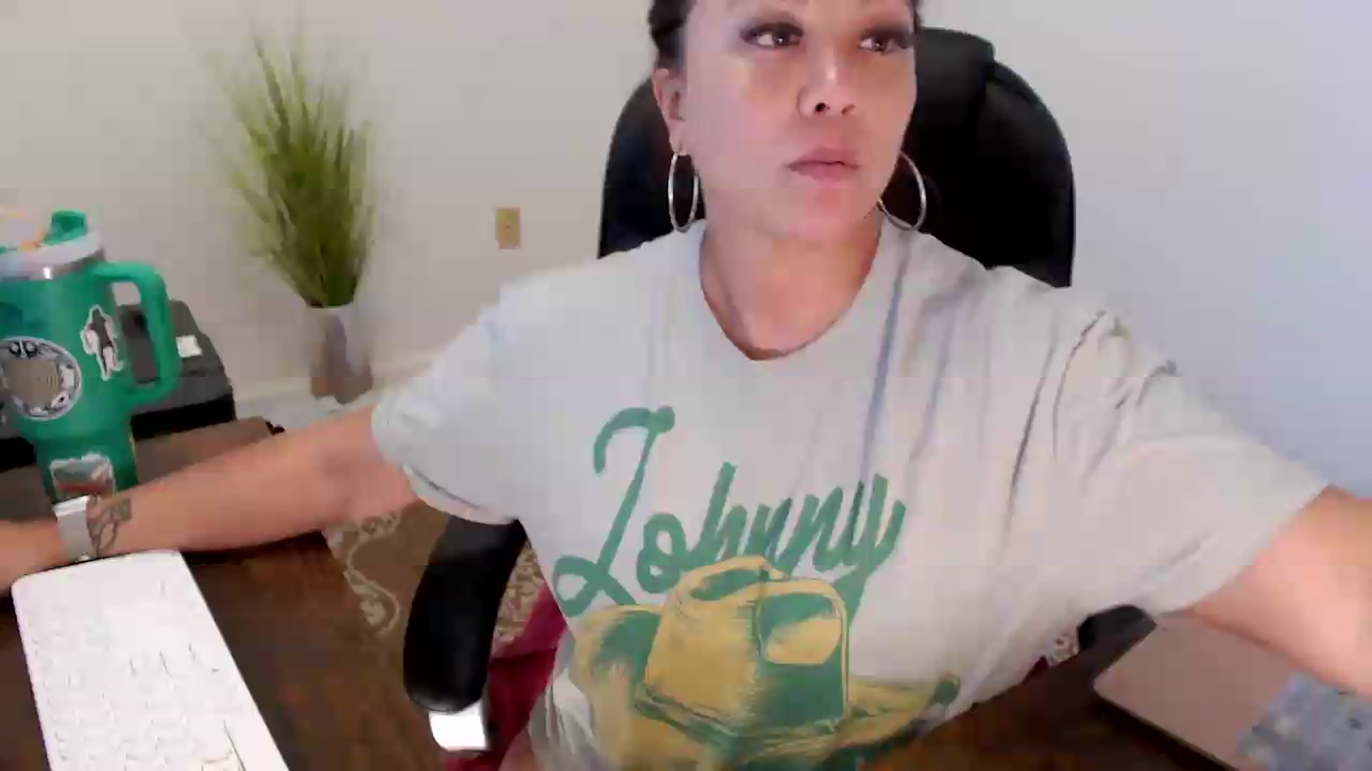 Gallery image thumbnail from MickaylaStar's myfreecams stream on, 06/24/2026, 18:56 image 1 of 20