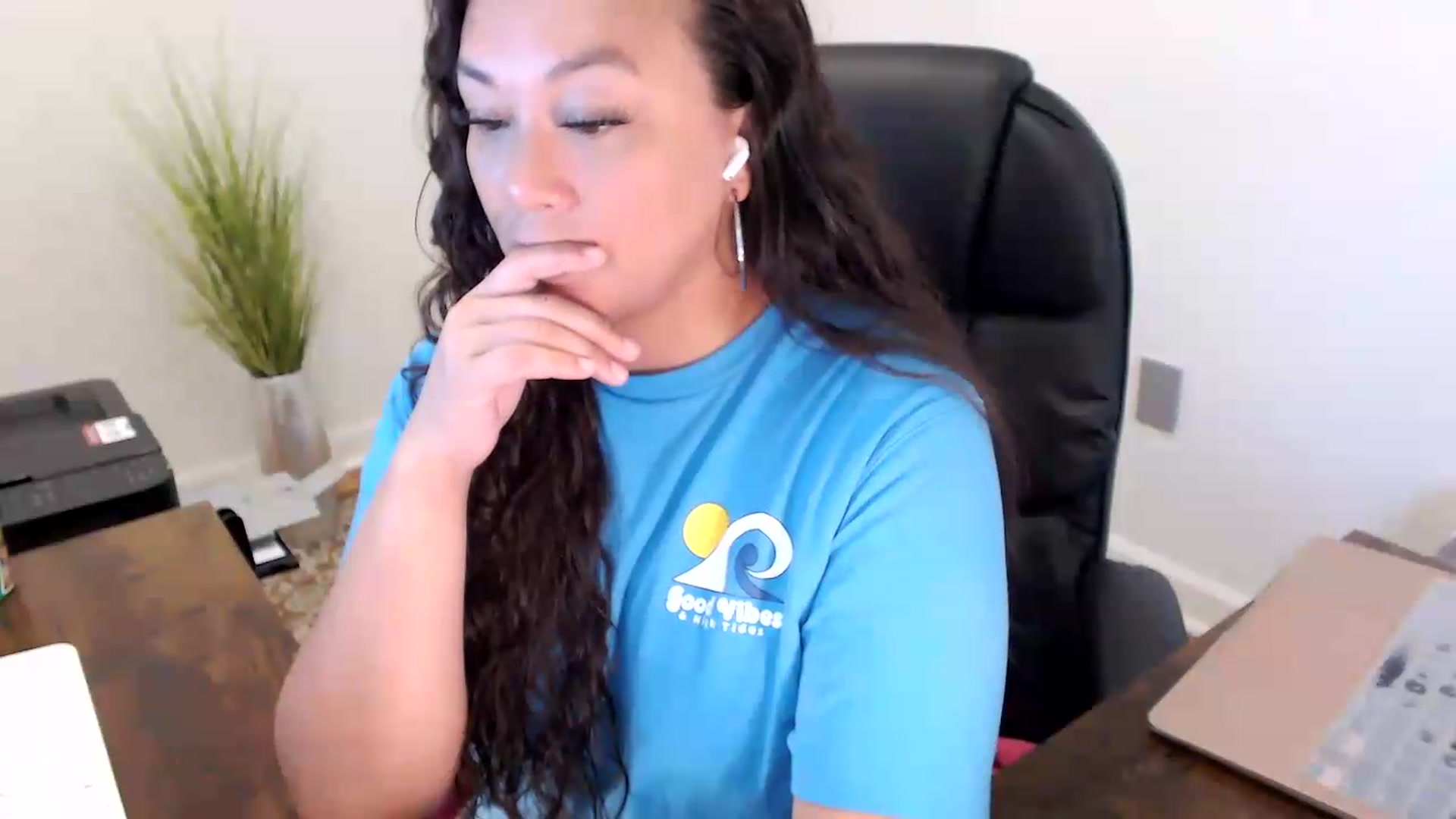 Gallery image thumbnail from MickaylaStar's myfreecams stream on, 06/25/2026, 14:56 image 8 of 20